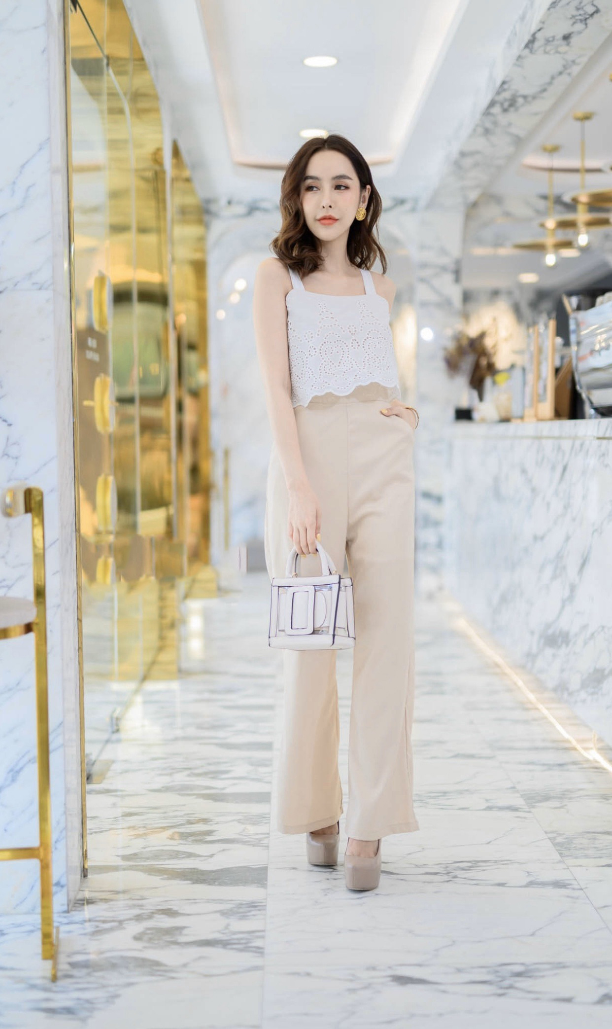 JS00107 จั๊มสูทขายาว จั๊มสูทสายเดี่ยว จั๊มสูทลูกไม้ จั๊มสูทออกงาน จั๊มสูทเกาหลี จั๊มสูทแขนกุด จั๊มสูทแฟชั่น จั๊มสูท (สีครีม)