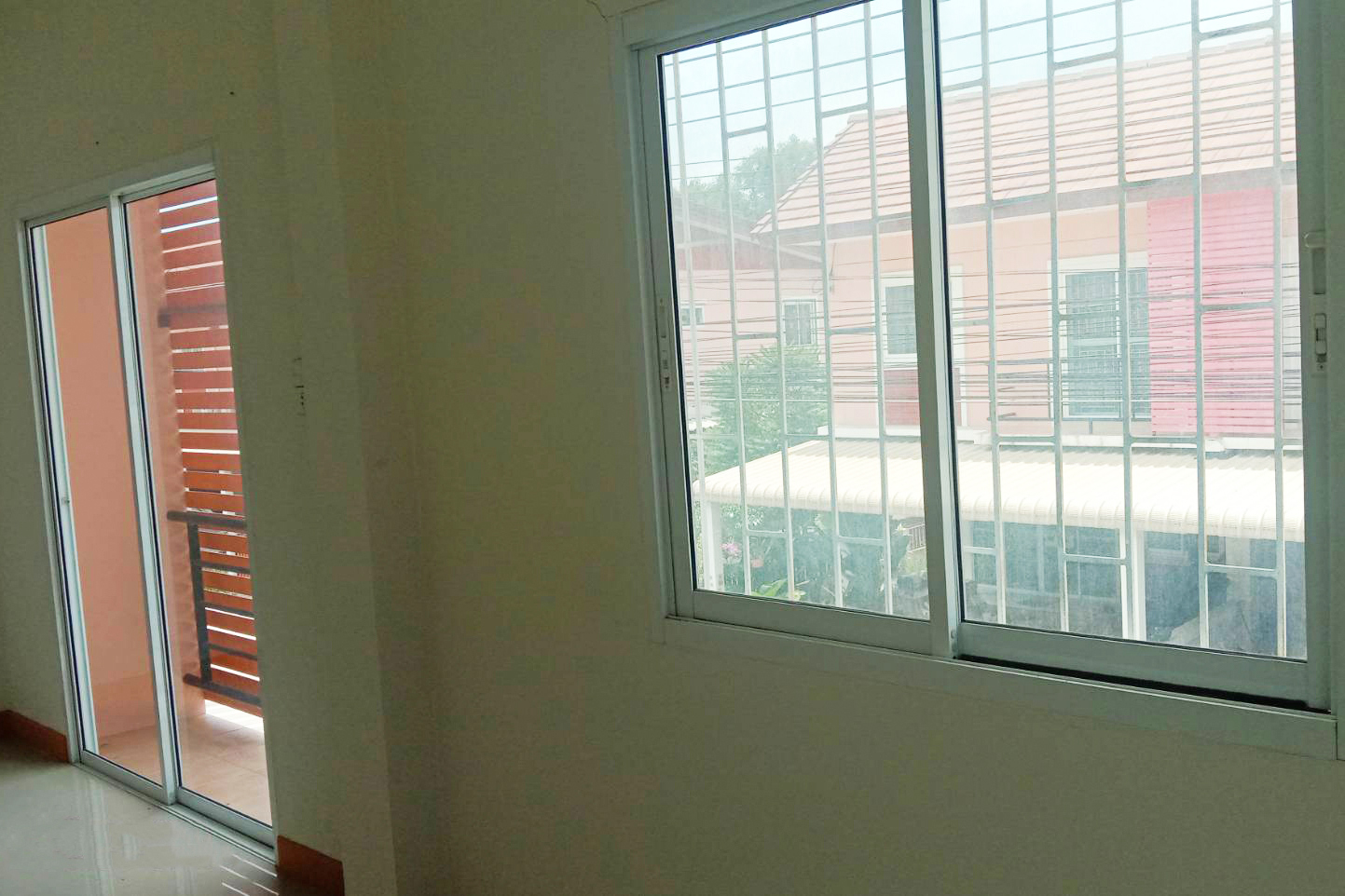 73619-ขายทาวน์เฮ้าส์ หมู่บ้านฟ้าใสวิลล์ อมตะนคร พานทอง ชลบุรี