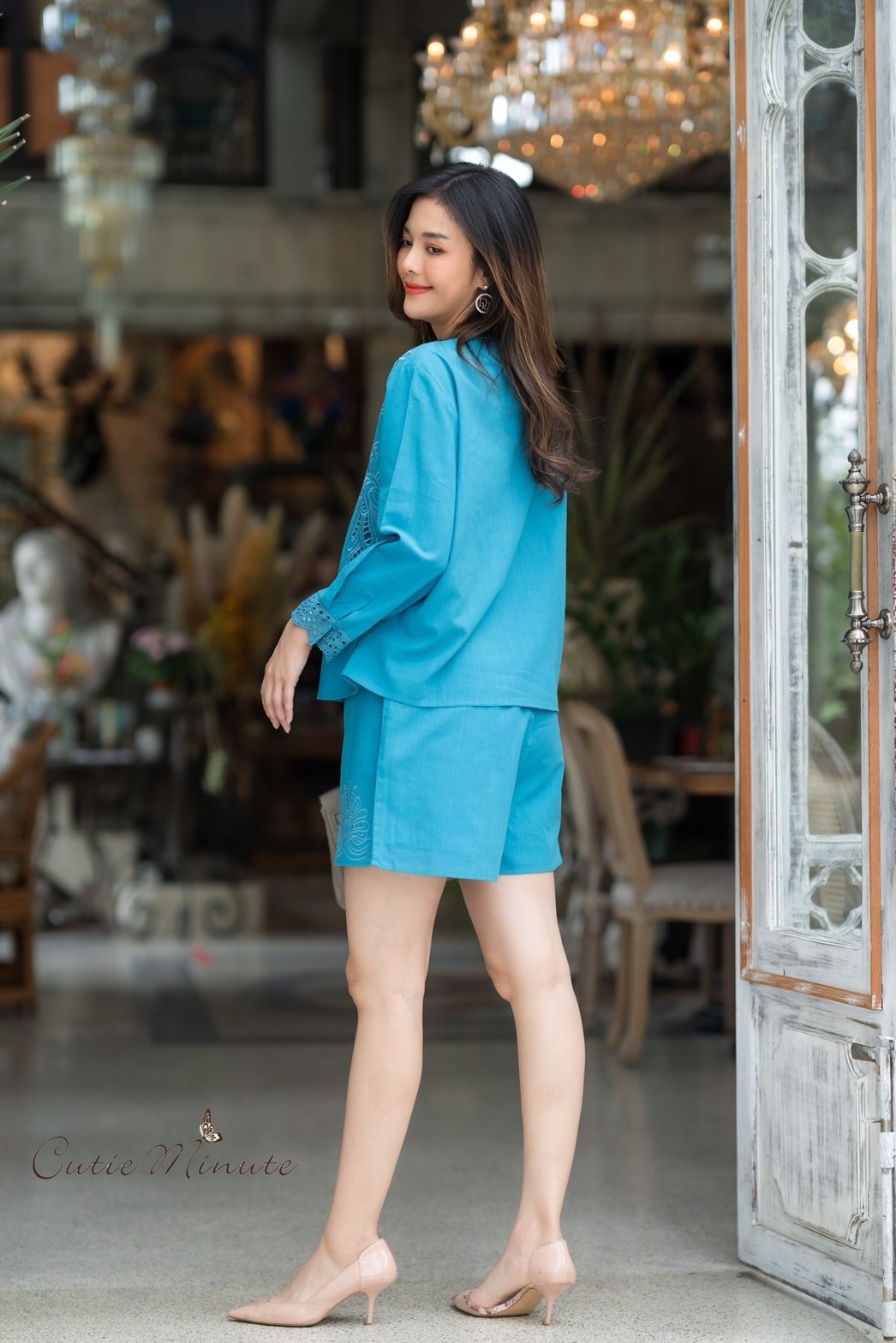 SaLe++14015**ชุดเซ็ท+Maskขาสั้นผ้าลินินเกรดพรีเมี่ยม เนื้อผ้าดี งานดีเทลปักฉลุทั้งตัวสวยมากค่ะ อลังการสุดๆ แต่งขอบตัวผ้าลูกไม้ ชุดเซ็ทดีไซน์สวยเก๋ มีซับในทั้งชุด กางเกงมีกระเป๋าซ่อน ชุดสวยผ้าดีใส่สบาย เหมาะกับอากาศบ้านเรามากๆค่ะ ** Mask ทรงสวยปรับเข้ากับโ