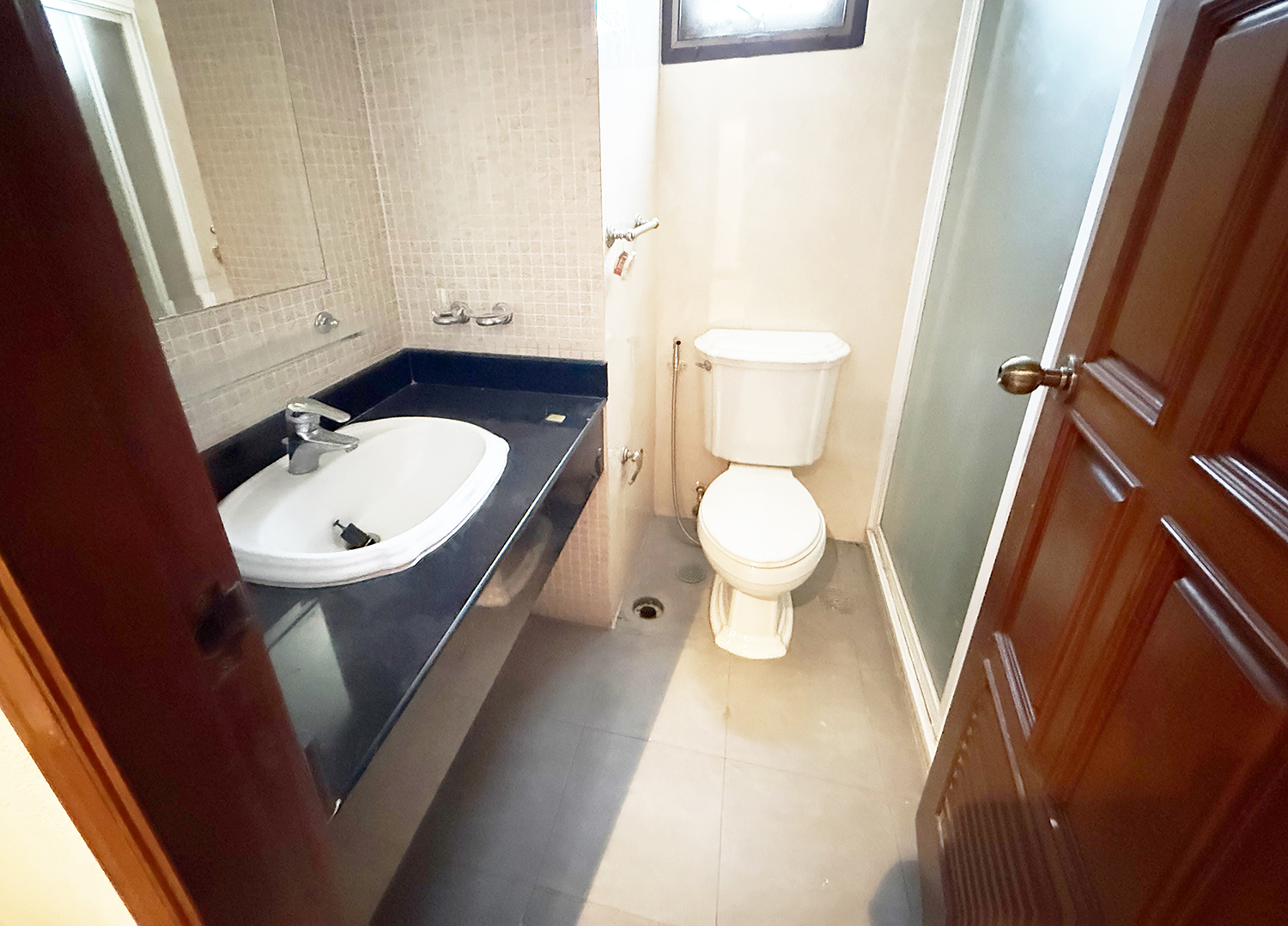 ขายคอนโด 2 ห้องเชื่อมกัน โมเดอร์นทาวน์ คลองตัน พระโขนง กรุงเทพฯ