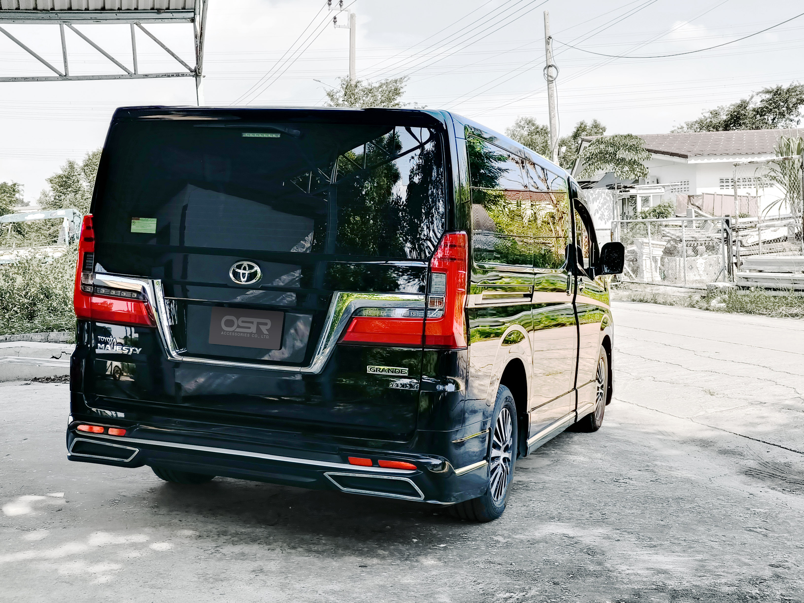 ชุดแต่งรถ สเกิร์ต-สปอยเลอร์ Toyota Majesty ทรง ATIVUS by OSR