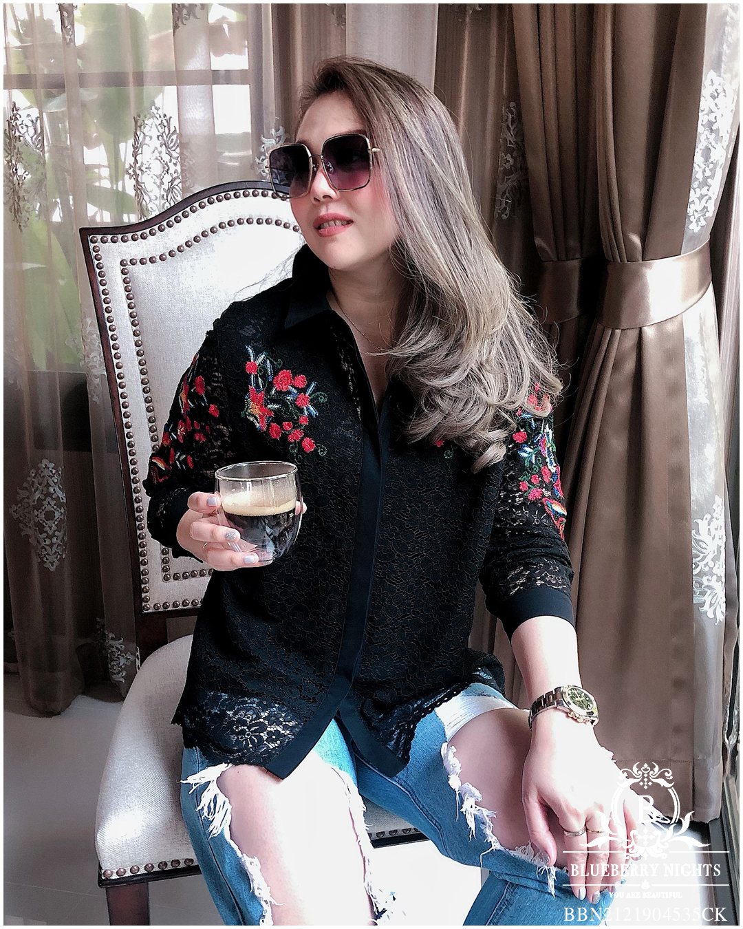 Sale++#Blueberry Nights B3641 เสื้อเชิ้ตลูกไม้อิตาลีปักลายดอกไม้ ผ้าลูกไม้อิตาลีเกรดพรีเมี่ยมเนื้อนุ่มเบาใส่สบายมากค่ะ แพทเทิร์นเสื้อเชิ้ตกระดุมหน้ายาวตลอด ดีเทลด้านหน้าปักดิ้นลายดอกไม้สวยหรูค่ะ มีซับในทั้งตัว ♡เหมาะสำหรับสาวๆรอบอก(36-44)♡ ร