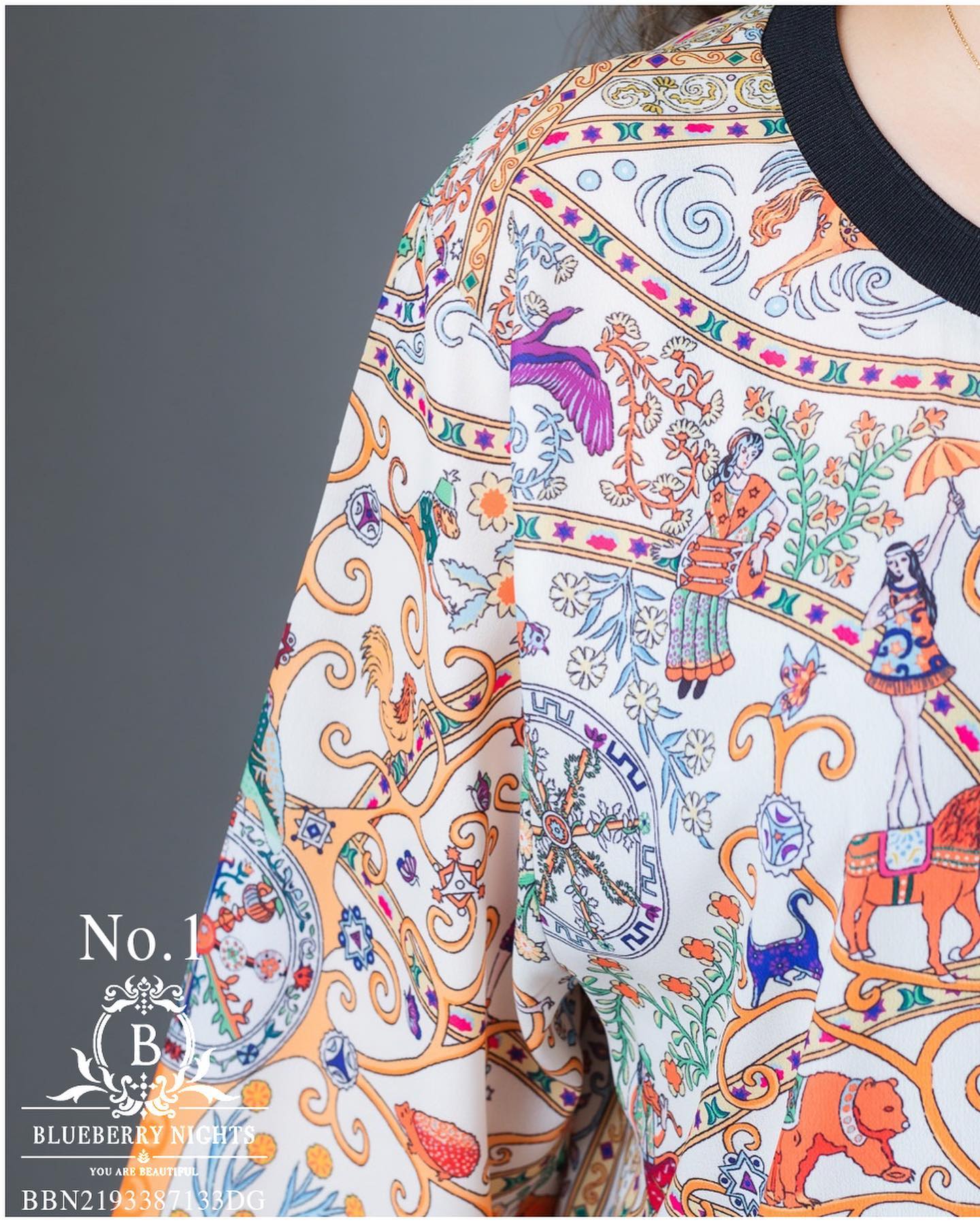 Sale+++#Blueberry Nights B3690 เสื้อทีเชิ้ตแขนยาว ผ้าโพลีเอสเตอร์ผสมเนื้อนุ่มเกรดพรีเมี่ยม ตัดเย็บสวยเนี้ยบสไตล์แบรนด์เนมสุดหรู ดีเทลพิมพ์ลายแบรนด์เนมสีคมชัดสวยเป๊ะ เหมาะสำหรับสาวๆๆรอบอก(36-46) ใส่สวยได้ทุกๆโอกาส หรูหราไฮคลาส ใส่สบายมากค่ะ 3 แบรนด์สไตล์ N