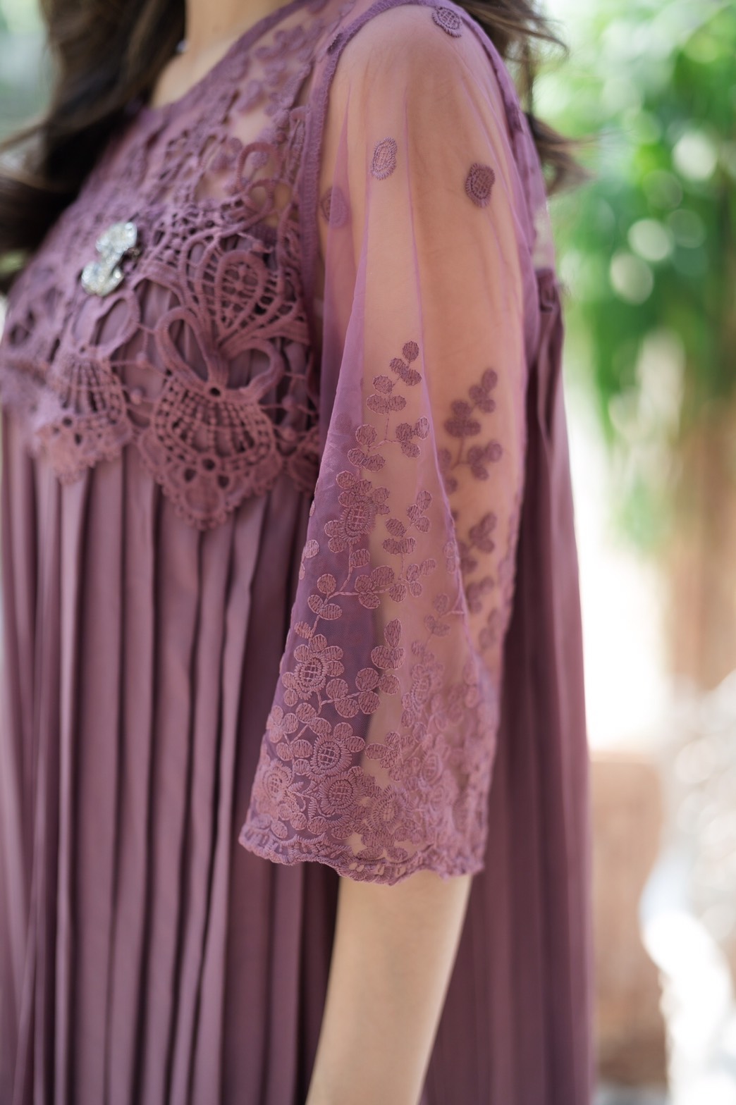 Sale+++#Cutie Minute 14104 เดรสผ้าชีฟองเกาหลีเกรดพรีเมี่ยม เนื้อผ้าดีมากค่ะ อัดพลีทแน่นๆ ด้านบนใช้ผ้าออเเกนซ่างานปักลูกไม้สุดหรูเริ่ด เดรสทรงโอเวอร์ไซส์ใส่เก๋ๆ สวยครบจริงๆค่ะ ใส่ไปงานดูดีสุดสุด งานสวยตัดเย็บดีเนี๊ยบ มี 5 สี เลือดหมู กรม ชมพูกลีบบัว (สีใหม