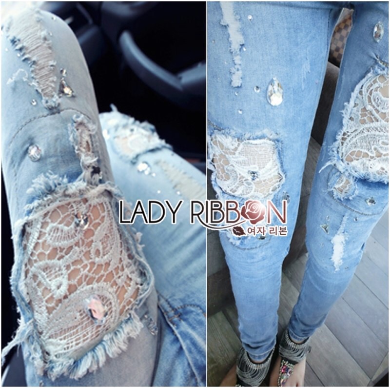 Sale++Lady Ribbon**PA0323**(M) Lady Sophie Embellished Lace Ripped Skinny Jeans กางเกงยีนส์ขายางทรงสกินนี่แบบขาดๆประดับผ้าลูกไม้และตกแต่งคริสตัล ตัวนี้ใส่แล้วเก๋ไม่เหมือนใครเลยจริงๆค่ะ ไม่ได้เป็นแค่กางเกงยีนส์ธรรมดาๆ แต่เพิ่มรายละเอียดที่น่าสนใจด้วยการฉีก