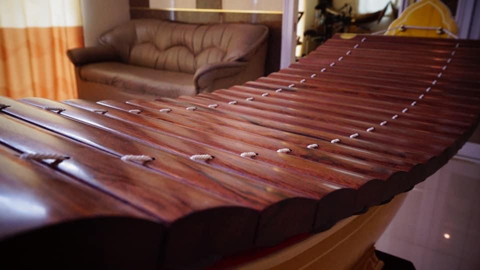 ระนาดพร้อมผืนไม้ชิงชัน-ระนาดเอกไม้ชิงชัน ราคา 9,000 - 9,900 - 12,000฿ สั่งสินค้า Line:@bdc_musicโทร 086-2032849