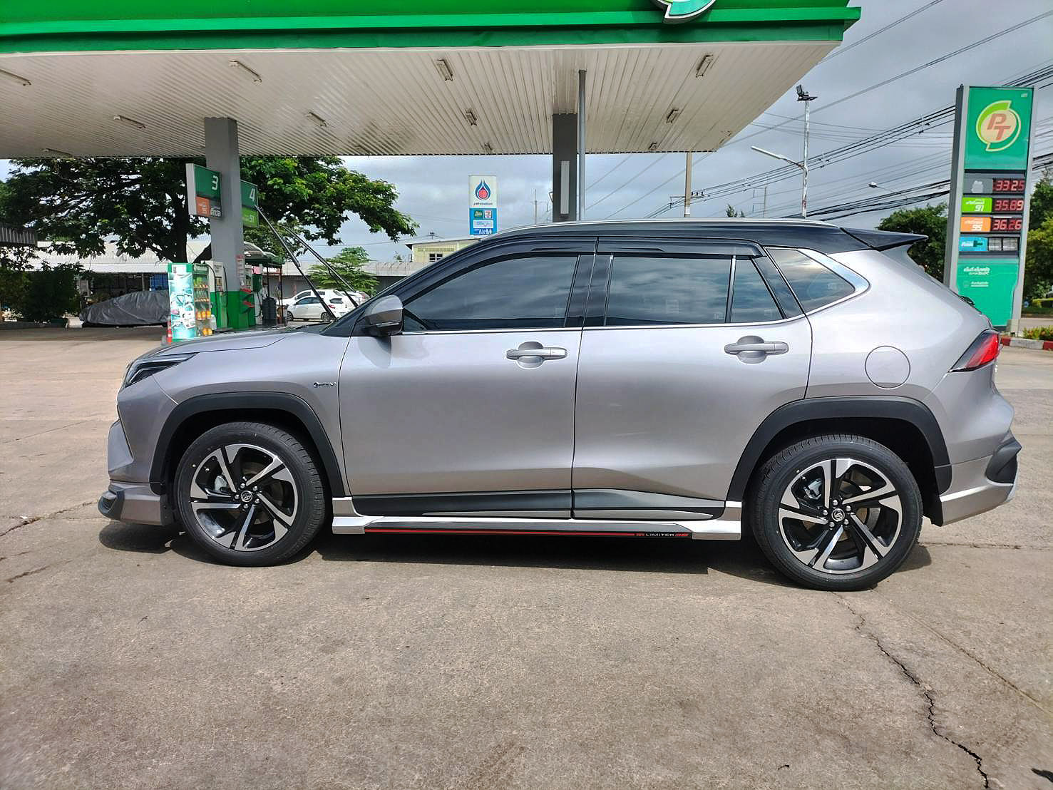 ชุดแต่งรถ-สเกิร์ต-อุปกรณ์แต่งรถ New Toyota Yaris Cross 2023-2024