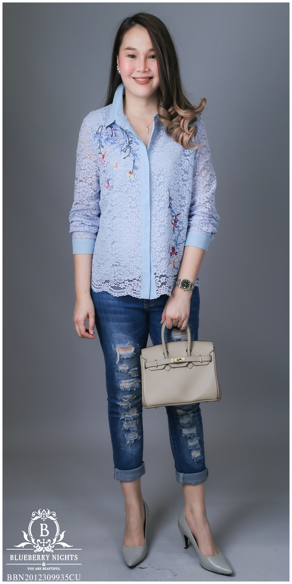 Sale+++B3629 เสื้อเชิ้ตลูกไม้อิตาลีปักลายดอกไม้ ผ้าลูกไม้อิตาลีเกรดพรีเมี่ยมเนื้อนุ่มเบาใส่สบายมากค่ะ แพทเทิร์นเสื้อเชิ้ตกระดุมหน้ายาวตลอด ดีเทลด้านหน้าปักดิ้นลายดอกไม้สวยหรูค่ะ มีซับในทั้งตัว ♡เหมาะสำหรับสาวๆรอบอก(36-44)♡ รุ่นใหม่ ขายดีมากๆ