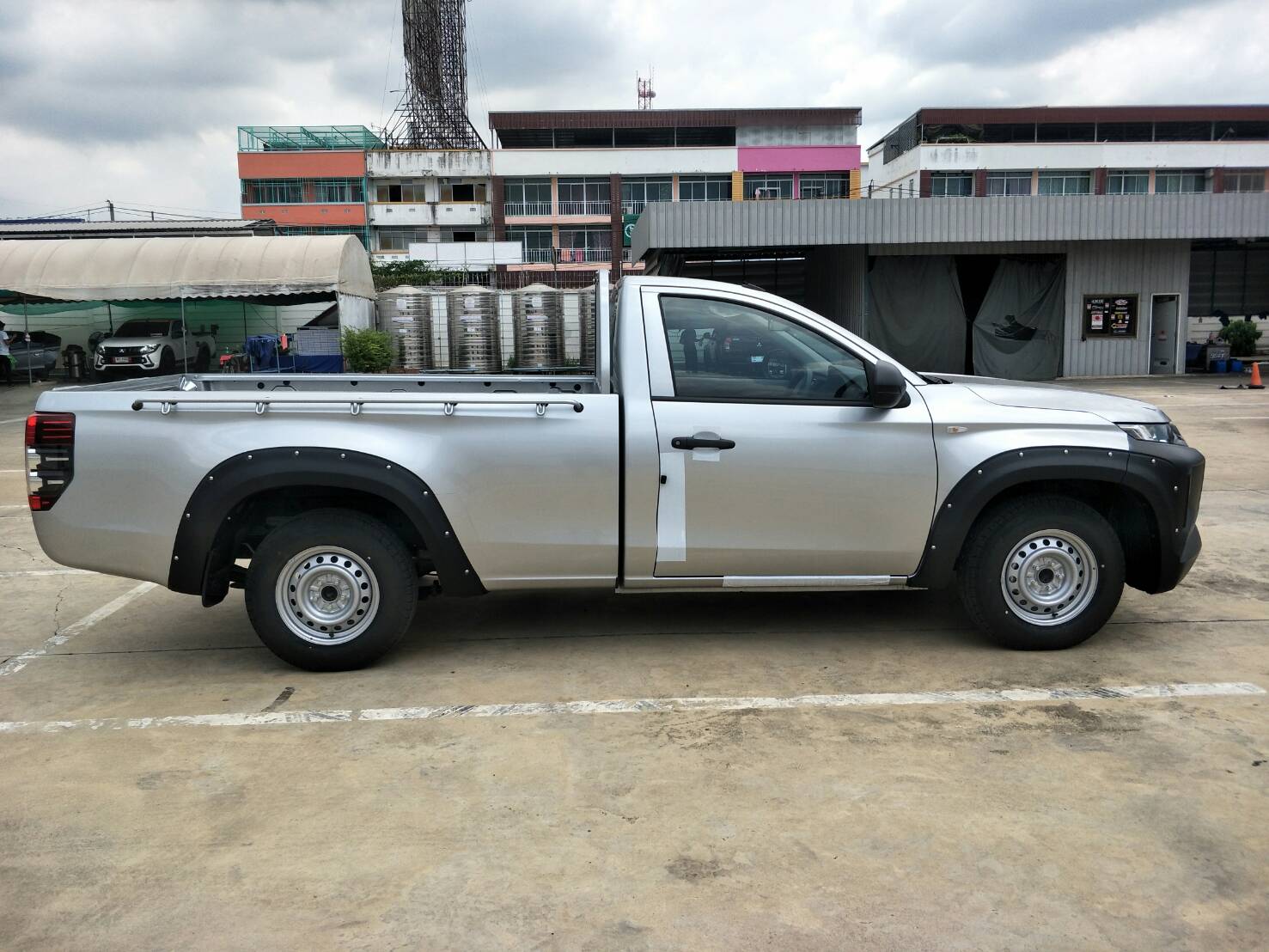 ชุดคิ้วล้อ มีหมุด 6 นิ้ว New Triton 2019-2020 ทรง SX (ใส่ Tritonได้ทุกรุ่น)