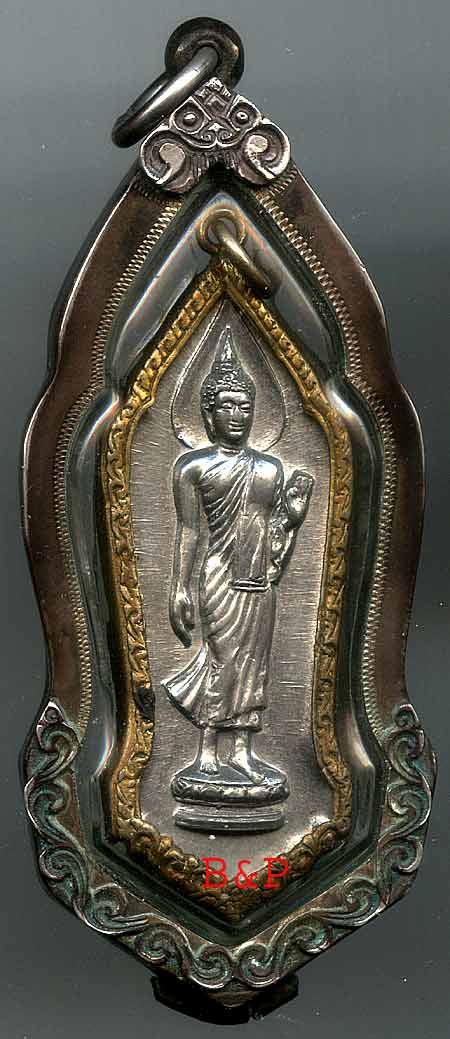พระฉลอง ๒๕ พุทธศตวรรษ ปี๒๕๐๐ เนื้อพลวง มีเข็ม เลี่ยมเดิม(พระโชว์)
