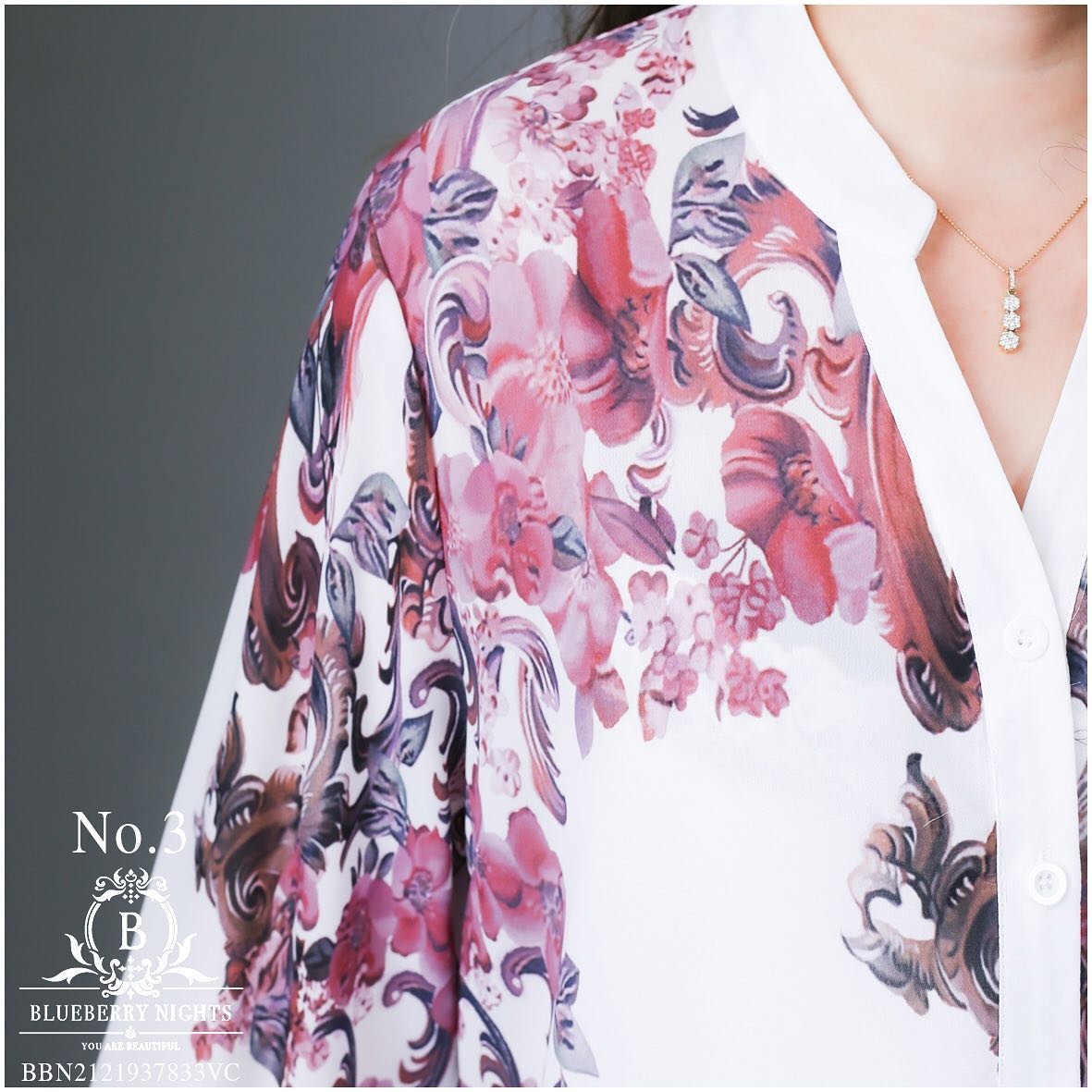 Sale+++#Blueberry Nights B3655 เสื้อทูนิคเชิ้ตแขนยาวพิมพ์ลายทั้งตัว ผ้าโพลีเอสเตอร์ผสมชีฟองเนื้อนุ่มสวยสุดหรู ผ้าเนื้อดีสัมผัสนุ่มใส่สบายมากๆค่ะ ดีเทลผ้าพิมพ์ลายทั้งตัวสวยคมชัดสีสดใสเกรดพรีเมี่ยม แพทเทิร์นคอวีทูนิคกระดุมหน้า3เม็ด ปลายแขนเชิ้ตติดกระดุม &#x