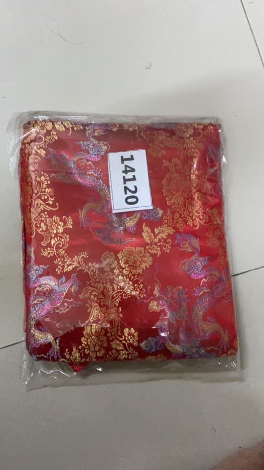 Sale+++# TA-TA-RA 14120 เดรสกี่เพ้า ด้านหน้าผ้าSilk Saltin ทอลายมังกรลายมงคล ตัดลายสวยหรูสีทอง ด้านหลังผ้าพื้น คอจีน กระดุมจีน มีซิปหลังค่ะ ใส่สวย รวย ปังคร้า SIZE : FREESIZE • อก44" • เอว42" • สะโพก46" • วงแขน22" • แขนยาว8.5" • ย