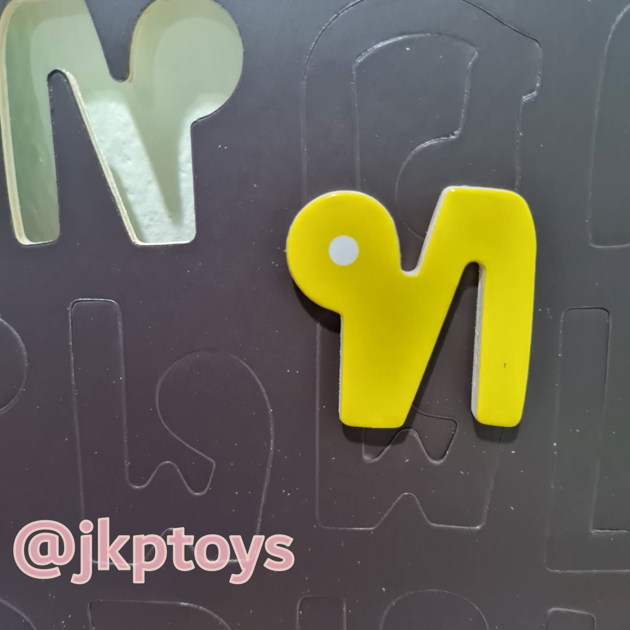 ตัวอักษรเเม่เหล็ก ติดกระดาน แม่เหล็กไม้ ตัวอักษรพยัญชนะ ก-ฮ มี 44 ตัว เเม่เหล็ก magnet ของเล่นเด็ก