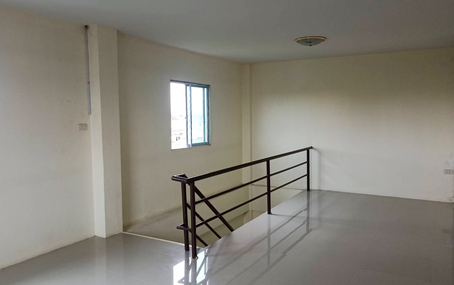 75010-ขายอาคารพาณิช์ หลังมุม สุรณรงค์ 10 ถนนสุขุมวิท บ้านสวน ชลบุรี