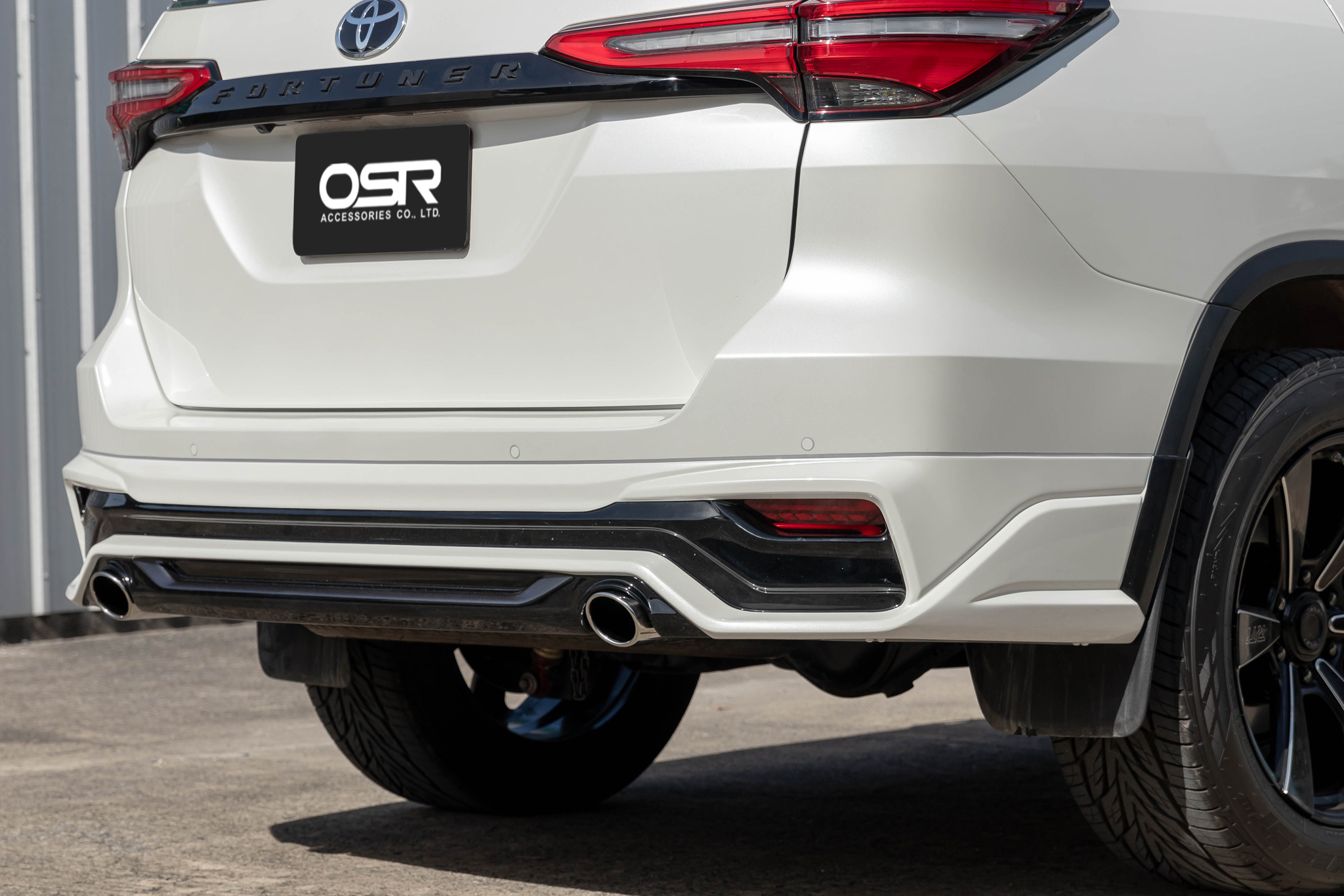 ชุดแต่งรถ-สเกิร์ต-อุปกรณ์แต่งรถ Toyota Fortuner 2020 รุ่นมาตรฐาน (Facelift) ทรง Fair FD-4S