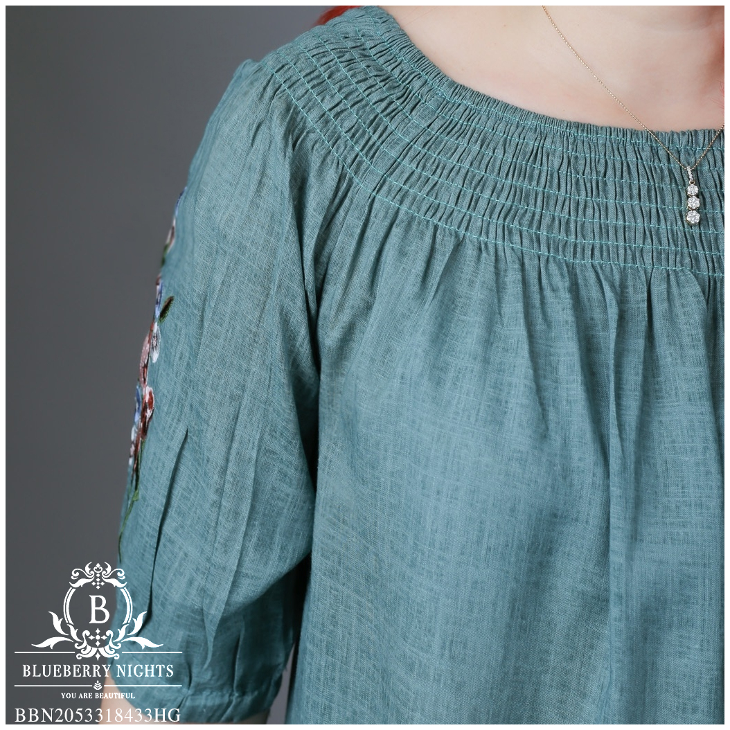 SaLe++#Blueberry Nights B3436**พรีเมี่ยมเสื้อทีเชิ้ต 2-สไตล์ คอตต้อนเบลนด์สีพื้นปักลายคลาสสิค คอลเลคชั่นสุดหรู สไตล์บลูเบอร์รี่ไนท์ ผ้าคอตต้อนผสมลินินเกรดพรีเมี่ยม ผ้าเนื้อดีมากสัมผัสนุ่มเบาใส่สบายค่ะ แพทเทิร์นเสื้อทีเชิ้ตคอยางยืดอิลาสติก ใส่ได้2สไตล์ แบบ