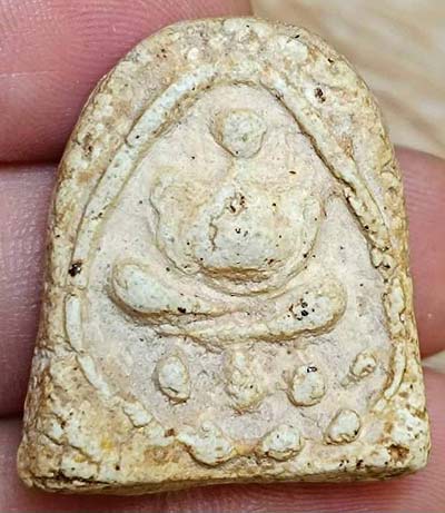 พระกรุวัดเงินคลองเตย กทม. พิมพ์สังกัจจายน์มีหู เนื้อผง