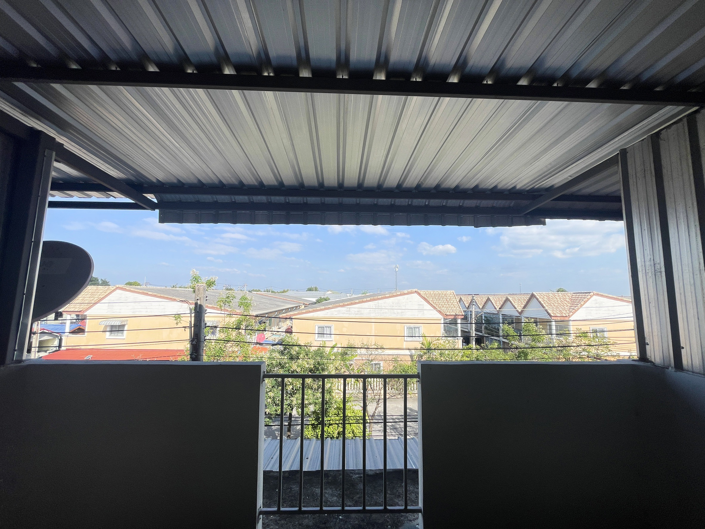 76993-ขายทาวน์เฮ้าส์ อีสแลนด์ แอนด์ เฮ้าส์ ดอนหัวฬ่อ ชลบุรี