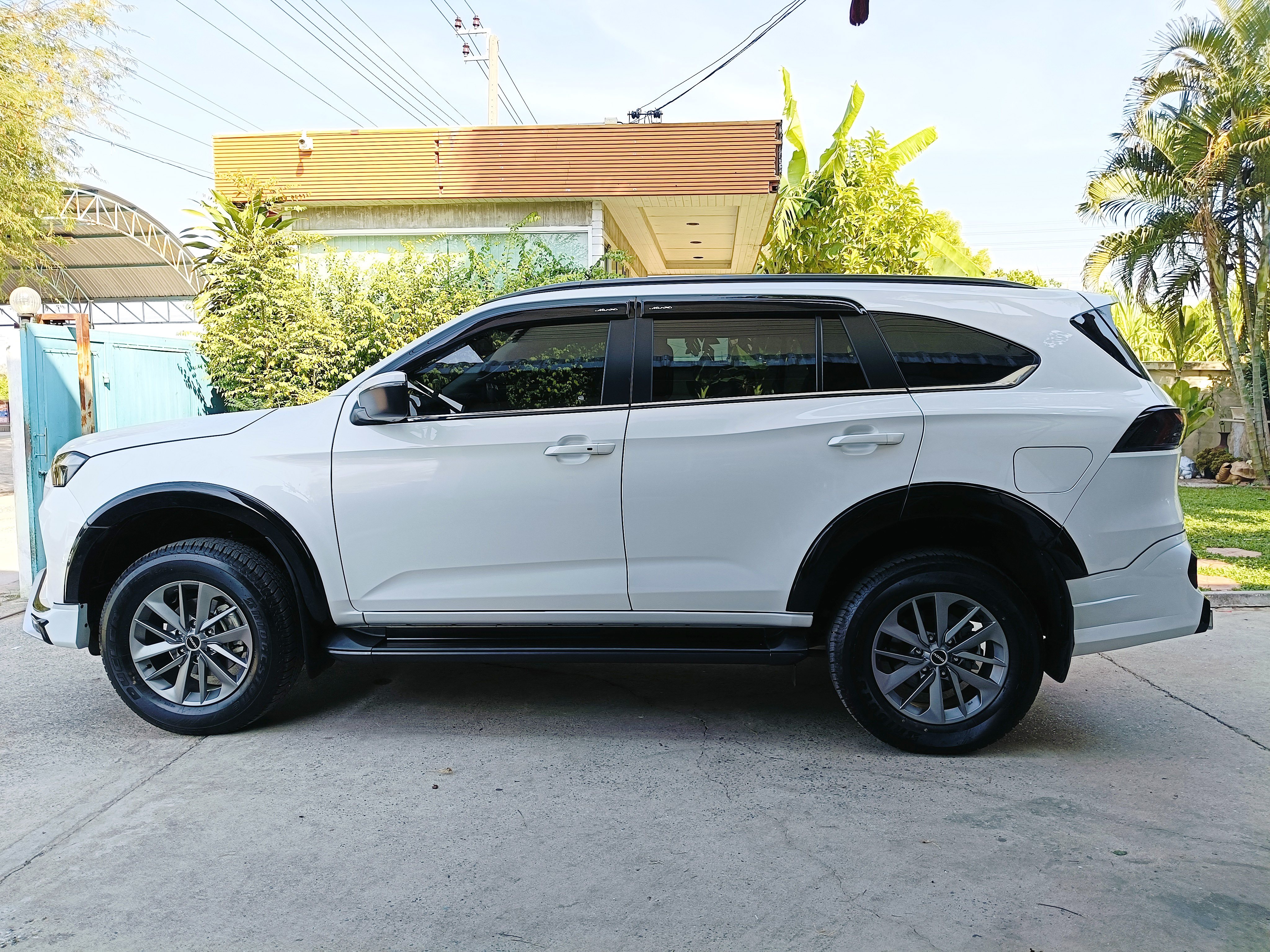 ชุดแต่งรถ All New Isuzu Mu-X 2024-2025 "SR-Limited"