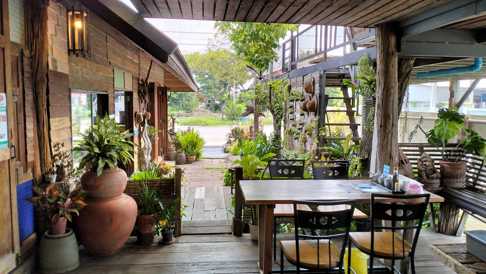 81551-ขายที่ดินพร้อมอาคาร อำเภอเมือง จังหวัดลพบุรี