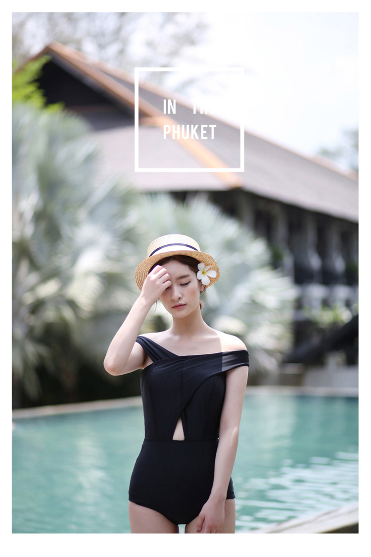 ชุดว่ายน้ำสีดำพร้อมส่ง