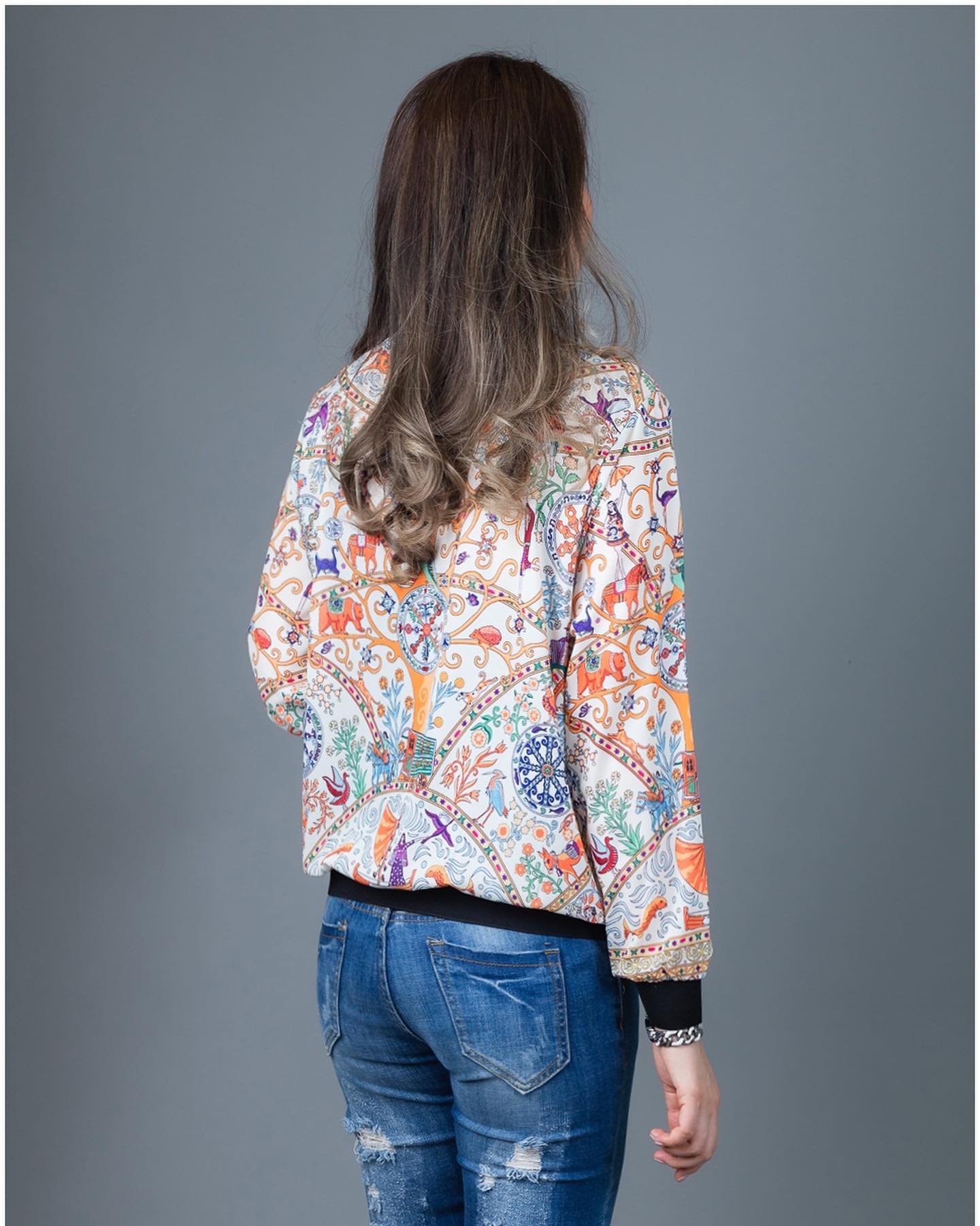 Sale+++#Blueberry Nights B3690 เสื้อทีเชิ้ตแขนยาว ผ้าโพลีเอสเตอร์ผสมเนื้อนุ่มเกรดพรีเมี่ยม ตัดเย็บสวยเนี้ยบสไตล์แบรนด์เนมสุดหรู ดีเทลพิมพ์ลายแบรนด์เนมสีคมชัดสวยเป๊ะ เหมาะสำหรับสาวๆๆรอบอก(36-46) ใส่สวยได้ทุกๆโอกาส หรูหราไฮคลาส ใส่สบายมากค่ะ 3 แบรนด์สไตล์ N