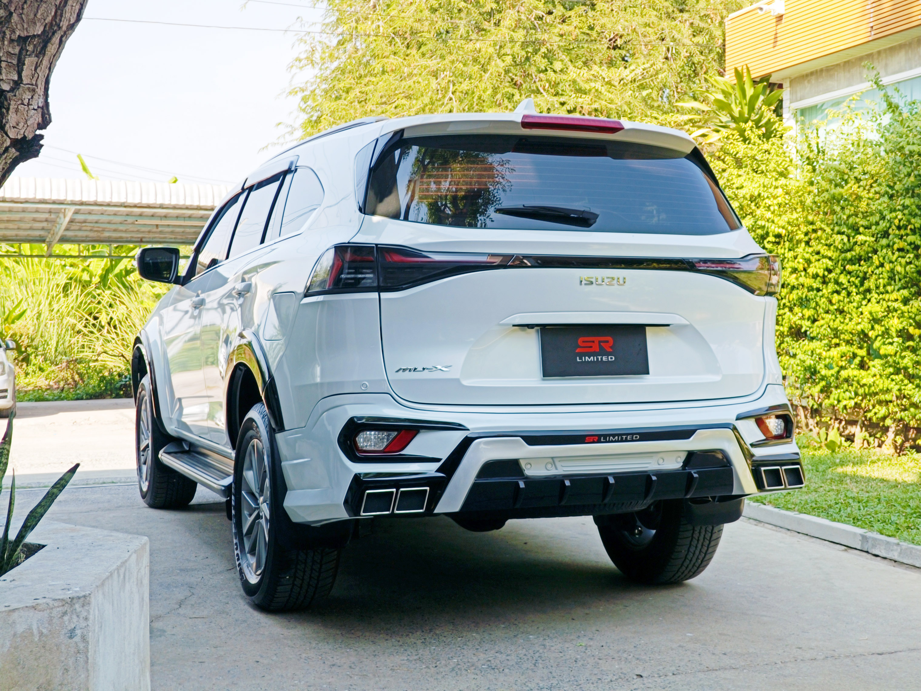 ชุดแต่งรถ All New Isuzu Mu-X 2024-2025 "SR-Limited"