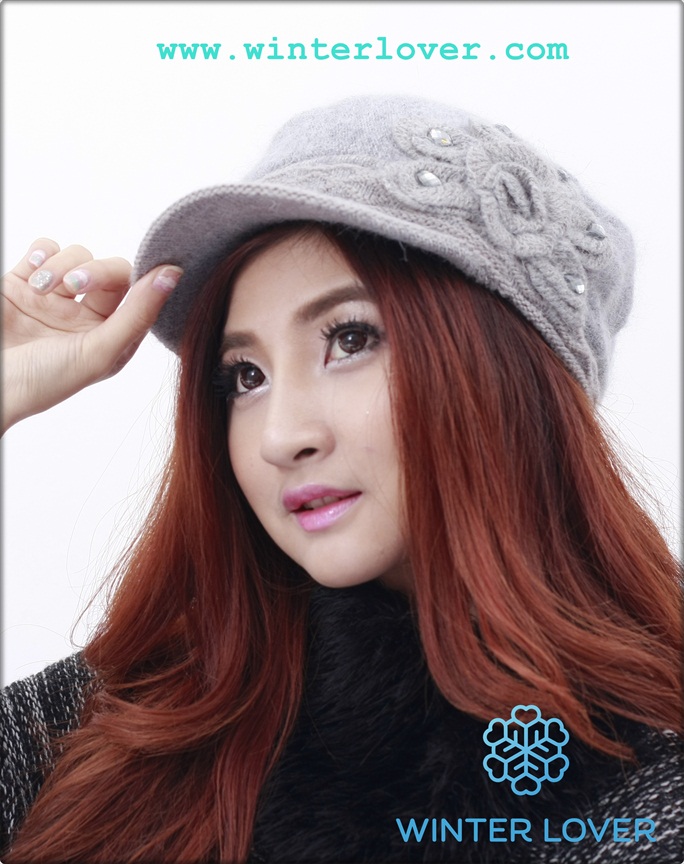 หมวกไหมพรมกันหนาวสีเทา ทรงแก็ปลายดอกไม้แต่งเพชรสวยหรู(พร้อมส่ง)(Free Size)