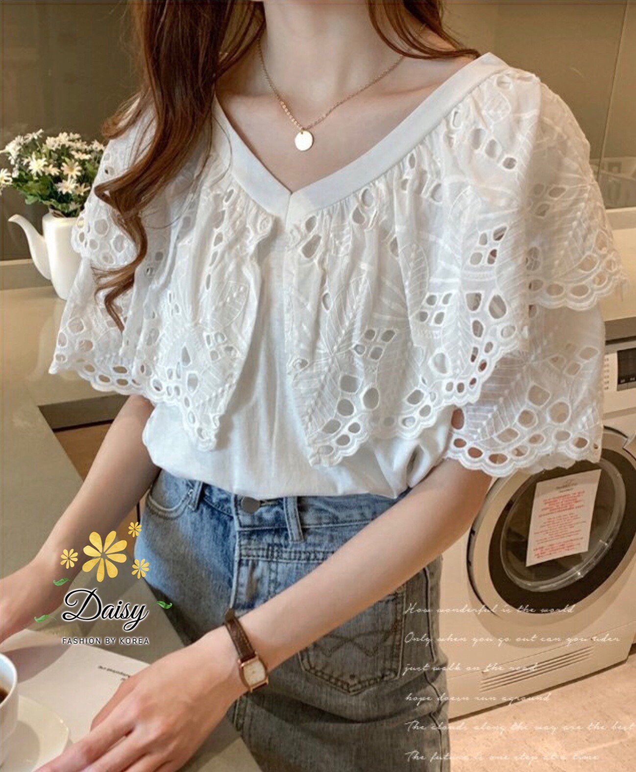 SaLe++#Daisy B3565 เสื้อคอวีแต่งผ้าลูกไม้คลุมไหล่ ลูกไม้ฉลุลายสวยค่ะ แขนใช้ผ้าลูกไม้ ช่วงตัวผ้าคอตตอนสีขาวใส่แมทช์ง่าย แพทเทิร์นสวยใส่สบายค่ะ ☀️สีขาว 🎗Size อก 42” ยาว 22” ลายแต่ละตัวอาจแตกต่างกันเล็กน้อยอยู่ที่การวางผ้า