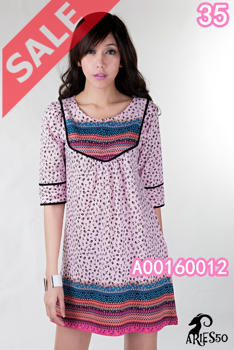 Sale++Aries50** A00160012**Amish****ชุดเดรสลายดอกไม้ห้นาหลัง คอกลม แขนสามส่วน ตัดต่อช่วงอกและปลายแขน ทรงเอ ใส่สบาย เนื้อผ้า Cotton100% Color : 3 สี WHT – ขาว LPK – ชมพูอ่อน CRM - ครีม F อก 35" / สะโพก 42" / ยาว 33" / วงแขน 17" / แขนยาว