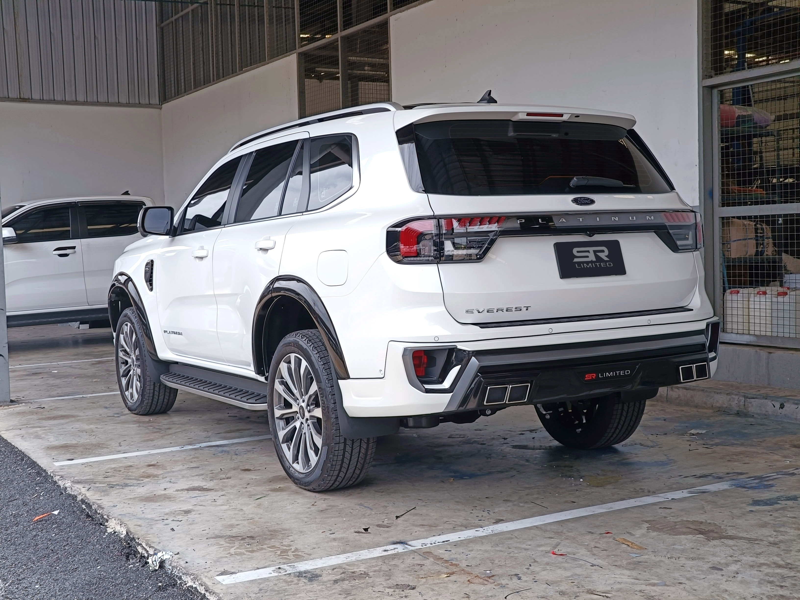 ชุดแต่งรถ-สเกิร์ต-อุปกรณ์แต่งรถ Ford Everest 2022 2023 2024 Next-Gen ทรง SR-Limited