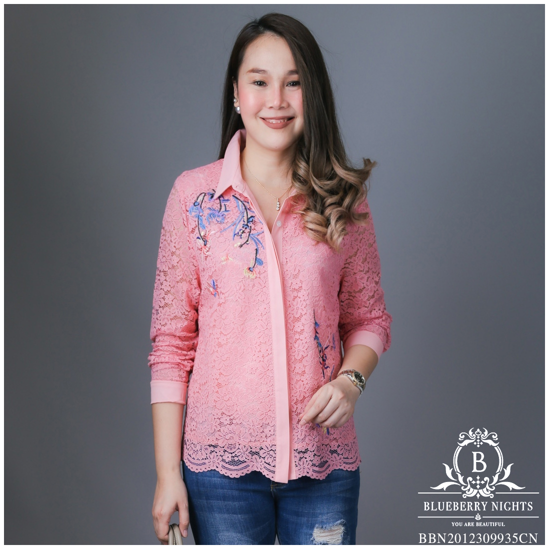 Sale+++B3629 เสื้อเชิ้ตลูกไม้อิตาลีปักลายดอกไม้ ผ้าลูกไม้อิตาลีเกรดพรีเมี่ยมเนื้อนุ่มเบาใส่สบายมากค่ะ แพทเทิร์นเสื้อเชิ้ตกระดุมหน้ายาวตลอด ดีเทลด้านหน้าปักดิ้นลายดอกไม้สวยหรูค่ะ มีซับในทั้งตัว ♡เหมาะสำหรับสาวๆรอบอก(36-44)♡ รุ่นใหม่ ขายดีมากๆ