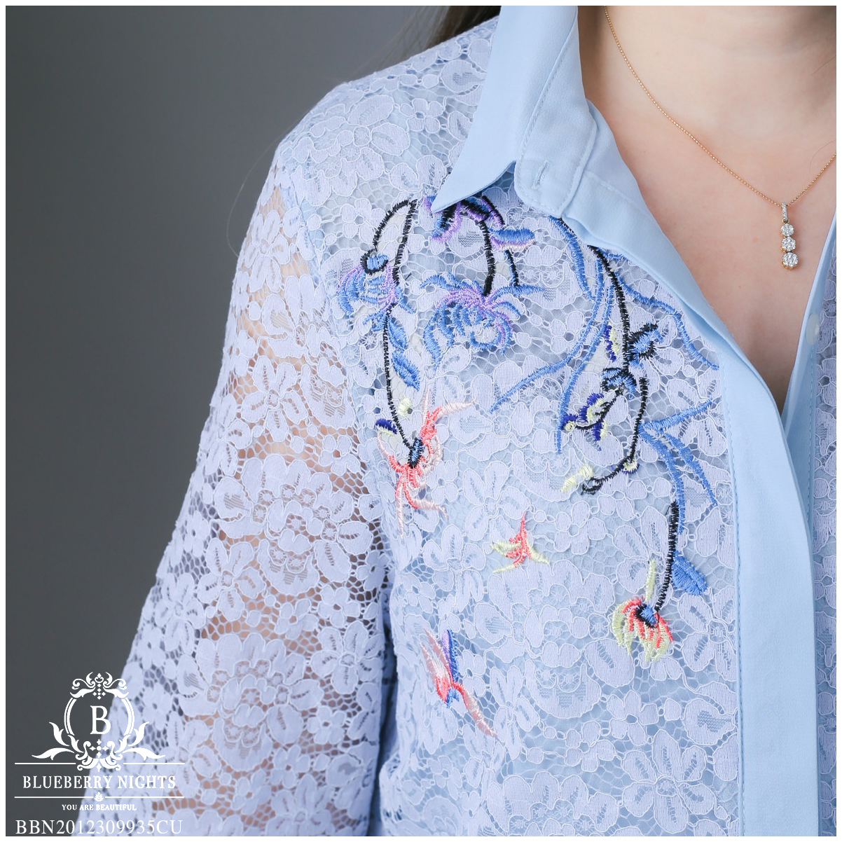 Sale+++B3629 เสื้อเชิ้ตลูกไม้อิตาลีปักลายดอกไม้ ผ้าลูกไม้อิตาลีเกรดพรีเมี่ยมเนื้อนุ่มเบาใส่สบายมากค่ะ แพทเทิร์นเสื้อเชิ้ตกระดุมหน้ายาวตลอด ดีเทลด้านหน้าปักดิ้นลายดอกไม้สวยหรูค่ะ มีซับในทั้งตัว ♡เหมาะสำหรับสาวๆรอบอก(36-44)♡ รุ่นใหม่ ขายดีมากๆ