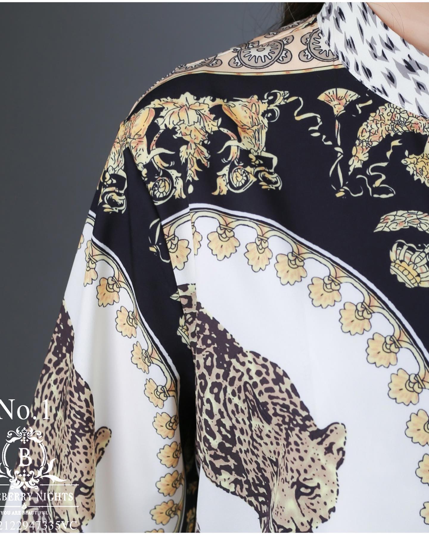 Sale+++#Blueberry Nights B3660 New อัพเกรด แพทเทิร์น (vs) เนื้อผ้า ☆ เสื้อแบรนด์เนมทีเชิ้ตคอจีนแขนยาว ผ้าโพลีเอสเตอร์อัพเกรด เนื้อนุ่มมากขึ้น ตัดเย็บสวยเนี้ยบสไตล์แบรนด์เนมสุดหรู ดีเทลพิมพ์ลายสีคมชัดสวยเป๊ะ อัพเกรดแพทเทิร์นเสื้อคอจีนให้ใส่สบาย เหมา