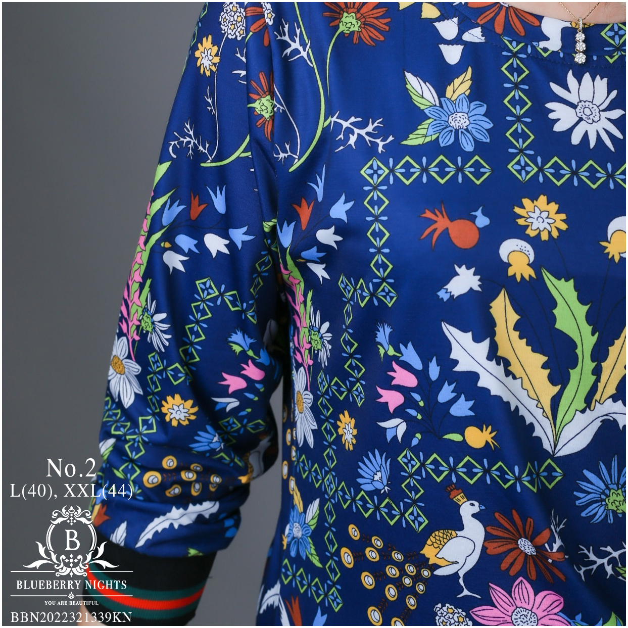 SaLe++14100 เดรสทีเชิ้ตผ้ายืดโพลีเอสเตอร์ผสมเนื้อนุ่มเกรดพรีเมี่ยม ตัดเย็บสวยเนี้ยบสไตล์แบรนด์เนมสุดหรู แพทเทิร์นเสื้อคอกลมแขนยาวปลายแขนยางยืด ช่วงเอวเย็บม้วนเกลียวช่วยอำพรางพุง #ซ่อนพุง ให้ดู #ผอมมีเอว ค่ะ พิมพ์ลายสีคมชัดสวยเป๊ะ ใส่สวยได้ทุกๆโอกาส หรูหรา