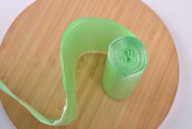 ถุงขยะ พกพา ถุงขยะขนาด 45×50 (รวมสี คือร้านสุ่มสีให้ ในแพคเป็นสีเดียวกันทั้งห้าม้วน) เหลือแคสีม้วง