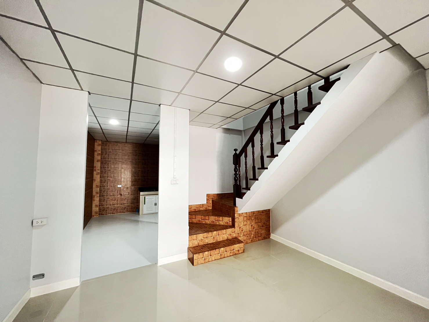 76997-ขายทาวน์เฮ้าส์ หมู่บ้านเลิศอุบล คลองห้า ใกล้มอเตอร์เวย์ถนนกาญจนาภิเษก ลำลูกกา ปทุมธานี