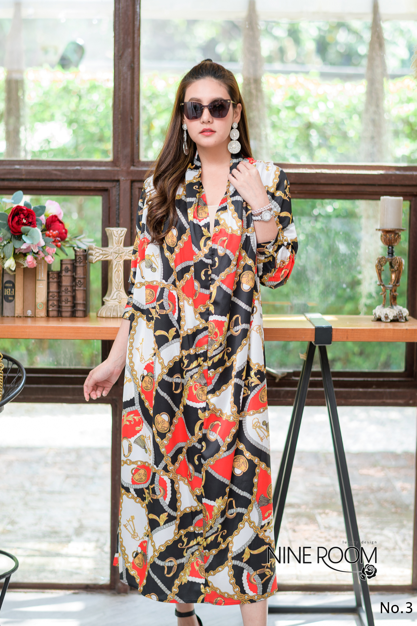 SaLe+++#Nine room 14088 MAXI DRESS - แม๊กซี่เดรสคอถ่วงส่วนด้านหลังจับจีบ เป็นทรงปล่อยๆ ใช้ผ้าซาตินผสมซิลล์เกรดพรีเมี่ยม(PREMIUM SATIN MIX SILK) ซึ่งรวมเอาคุณสมบัติที่ดีของผ้าทั้งสองแบบ ทำให้ตัวผ้าให้ผิวสัมผัสดี นุ่ม ใส่สบายมาก โดดเด่นด้วยงานพิมพ์สไตล์ไฮแบ