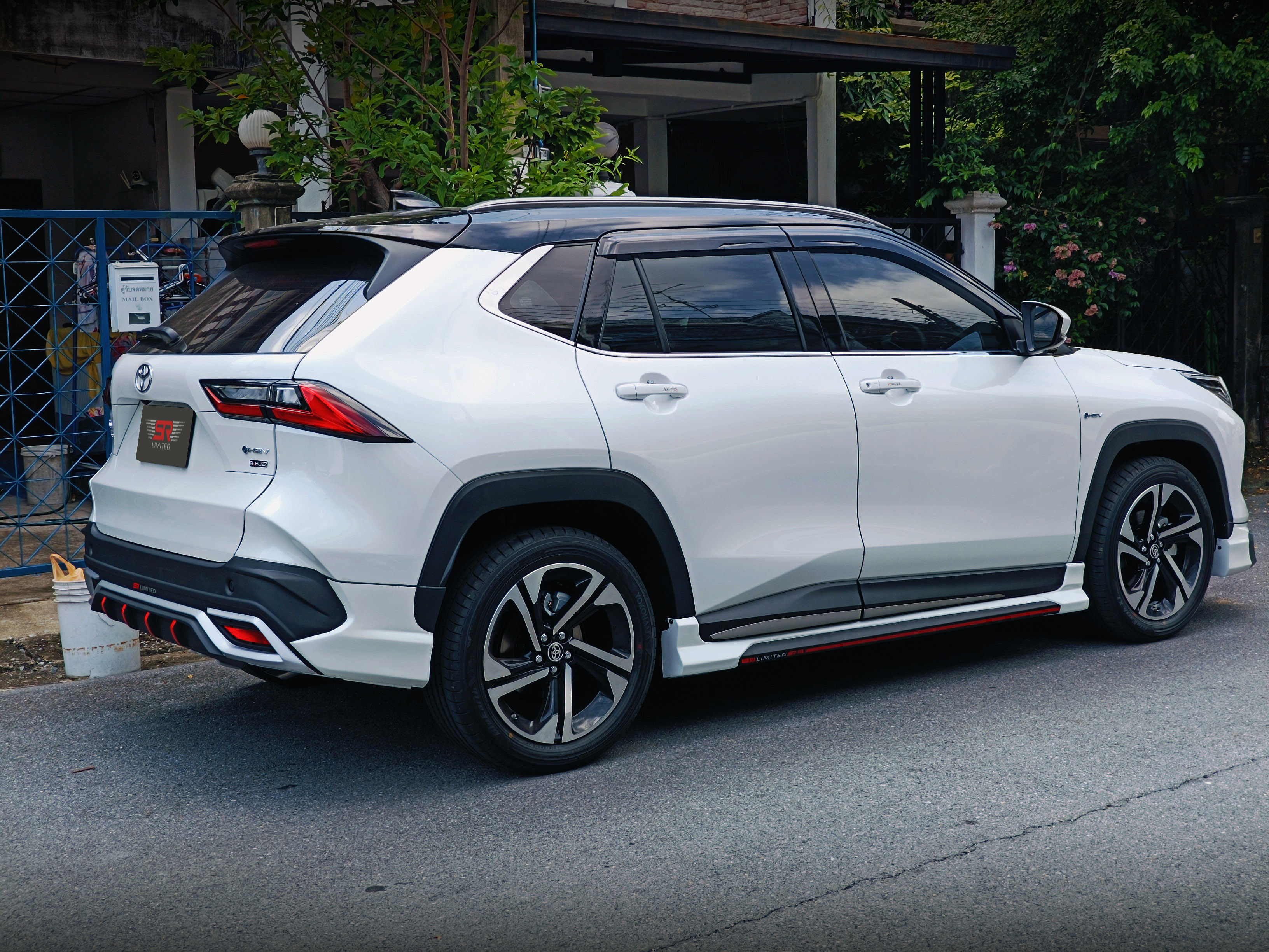 ชุดแต่งรถ-สเกิร์ต-อุปกรณ์แต่งรถ New Toyota Yaris Cross 2023-2024