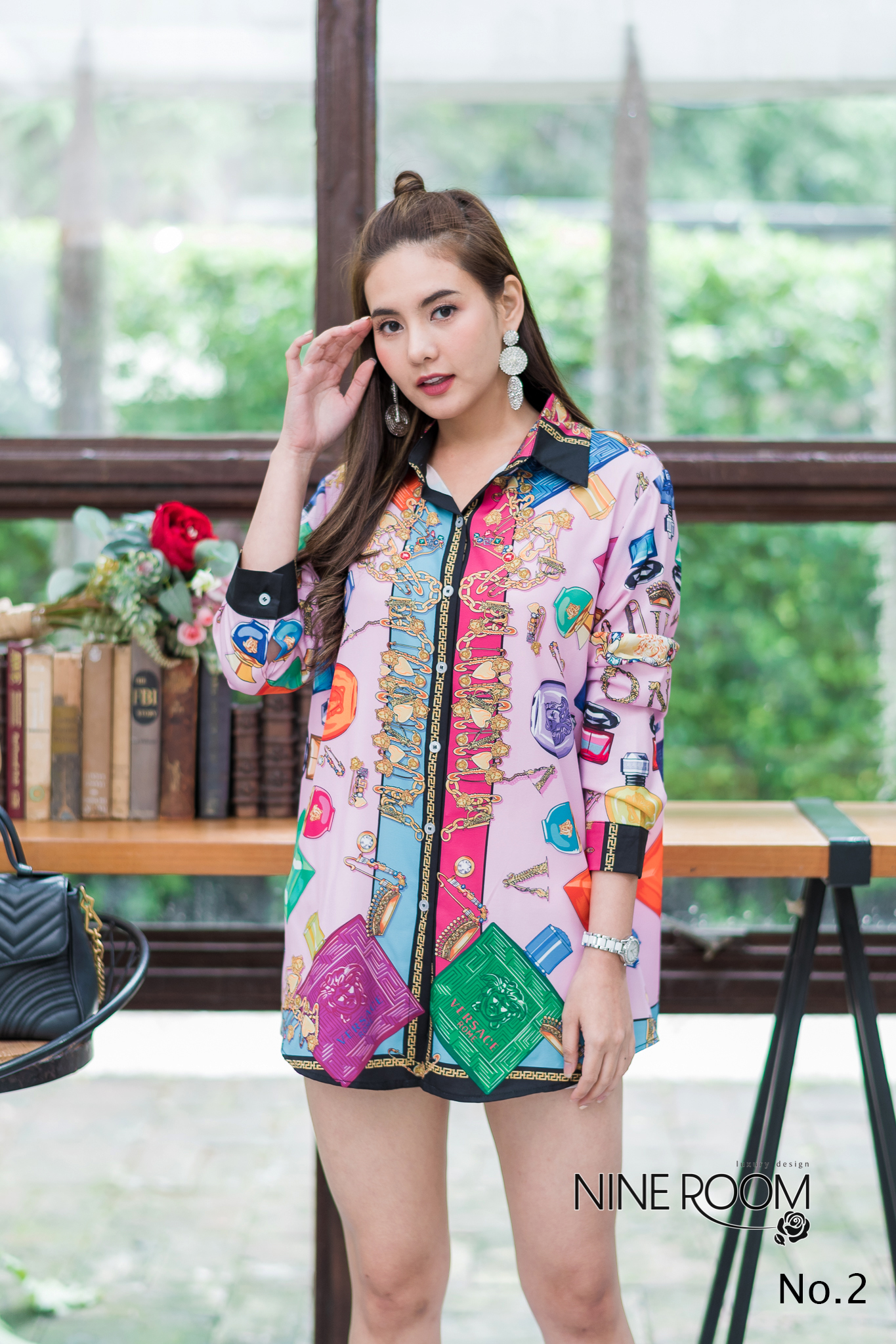 SaLe++B3599 เชิ๊ตแขนยาวคอปกพร้อมสาบกระดุมยาวด้านหน้า ใช้ผ้าซิลล์ผสมโพลี่ฯ(silk mix poly) ผ้านุ่มผิวสัมผัสดี ใส่สบาย เพิ่มความโดดเด่นด้วยลายพิมพ์ •Color |3 สี 1.No.1/ลาย1 2.No.2/ลาย2 3.No.3/ลาย3 •Size อก44"สะโพก46"ยาว29.5" ต้นแขน22" แขน