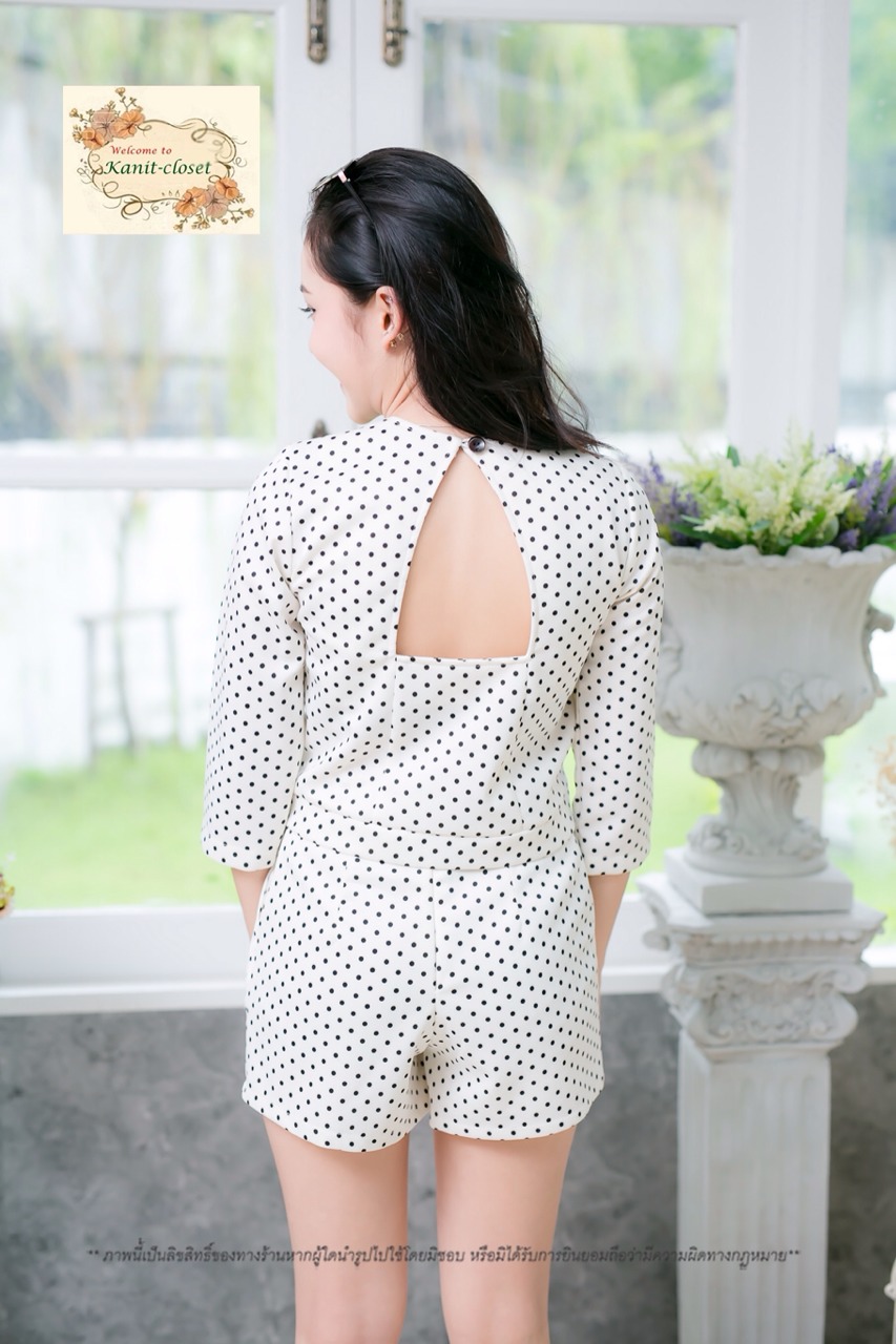 เสื้อผ้าแฟชั่น เสื้อผ้าเกาหลี ชุดเซท ชุดเซต เสื้อกางเกง เสื้อคอวี เสื้อเอวลอย กางขาสั้น ชุดลายดอก Poppular Set Polkadot ลายจุด ใช้ผ้า Skulba เกรดนำเข้า เนื้อผ้าไม่บาง ตัวผ้าจะนุ่มๆ ใส่สบาย