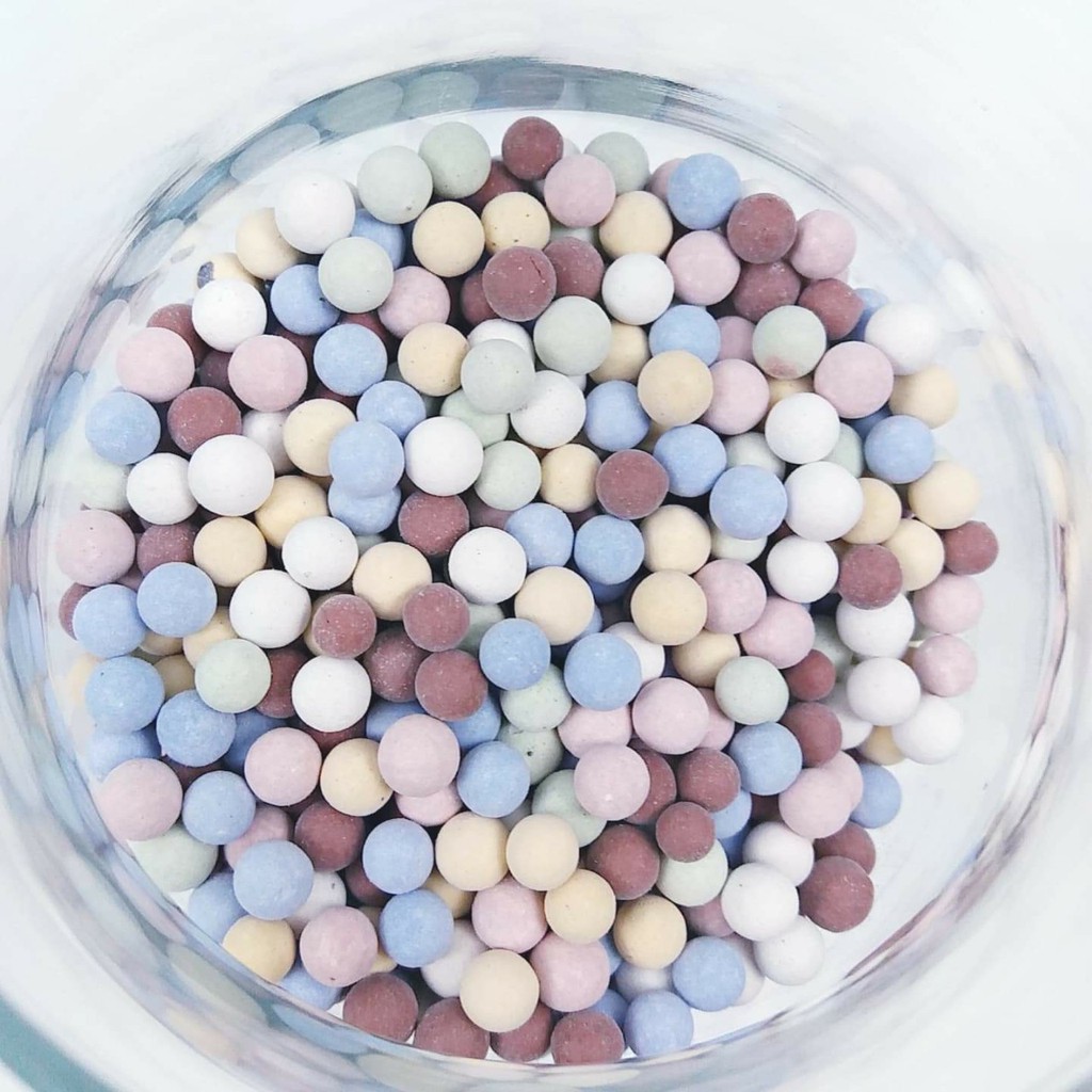 หินเม็ดดินเผาคละสี 200 กรัม หินสี หินกระบองเพชร หินใส่กระถางเล็กๆ หินใส่แจกัน หินตกแต่งสวนถาด หิน หินตกแต่ง