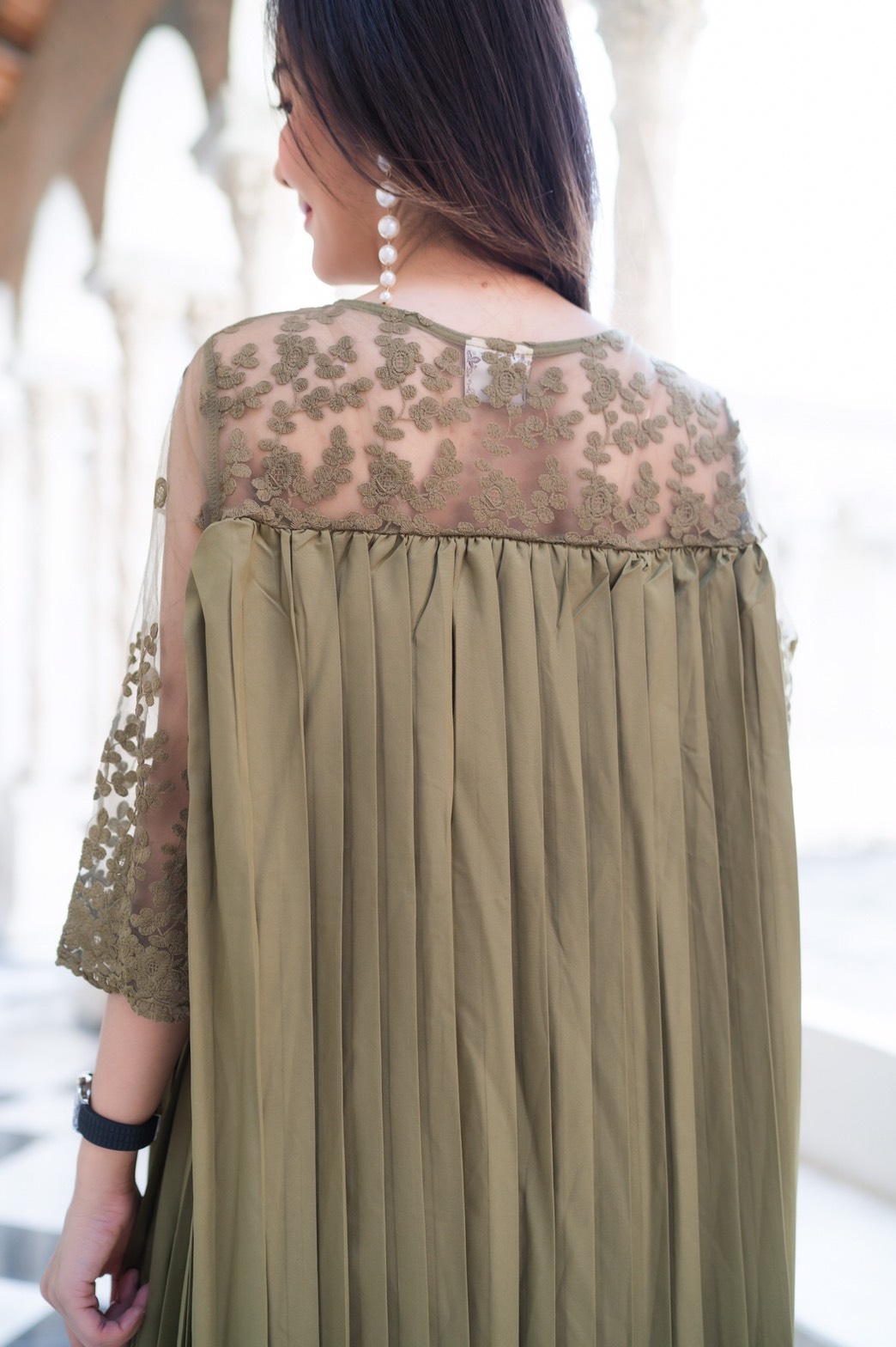 Sale+++#Cutie Minute 14104 เดรสผ้าชีฟองเกาหลีเกรดพรีเมี่ยม เนื้อผ้าดีมากค่ะ อัดพลีทแน่นๆ ด้านบนใช้ผ้าออเเกนซ่างานปักลูกไม้สุดหรูเริ่ด เดรสทรงโอเวอร์ไซส์ใส่เก๋ๆ สวยครบจริงๆค่ะ ใส่ไปงานดูดีสุดสุด งานสวยตัดเย็บดีเนี๊ยบ มี 5 สี เลือดหมู กรม ชมพูกลีบบัว (สีใหม