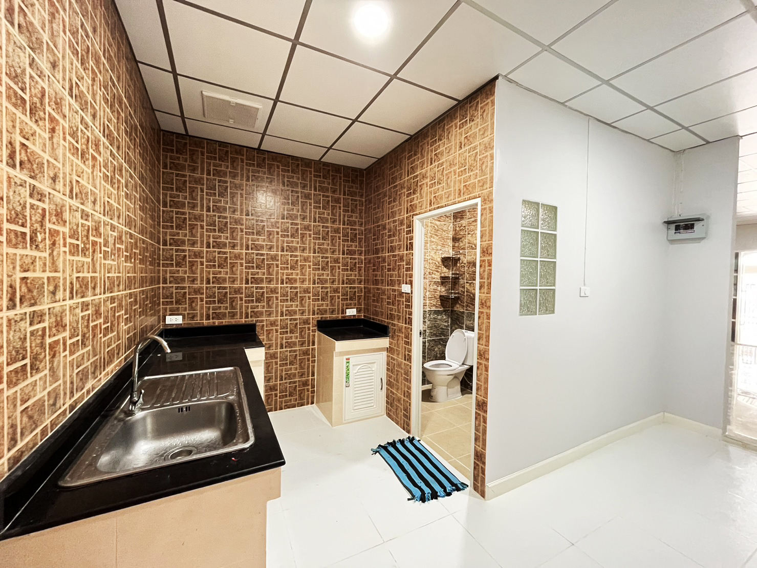 76997-ขายทาวน์เฮ้าส์ หมู่บ้านเลิศอุบล คลองห้า ใกล้มอเตอร์เวย์ถนนกาญจนาภิเษก ลำลูกกา ปทุมธานี