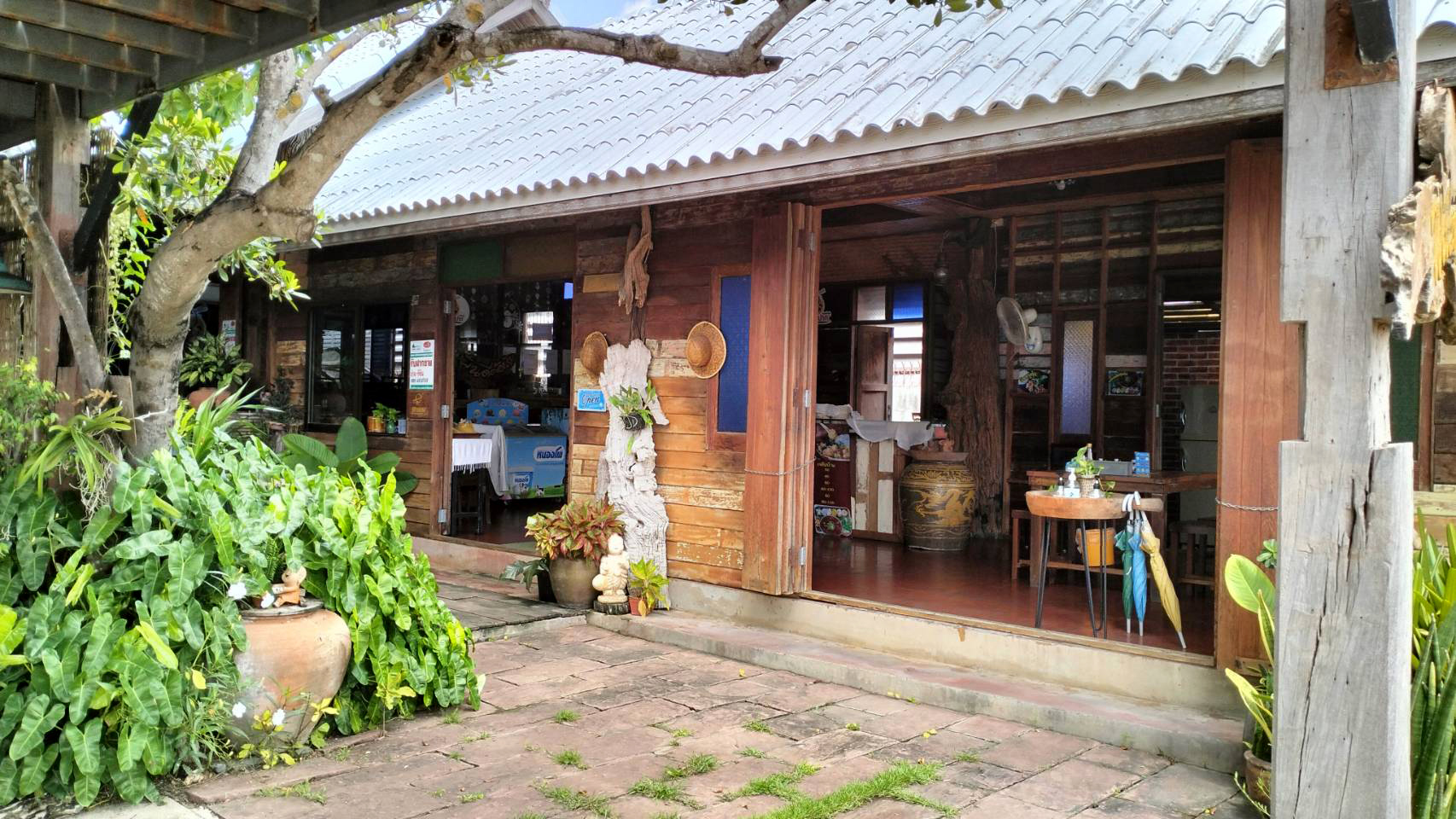 81551-ขายที่ดินพร้อมอาคาร อำเภอเมือง จังหวัดลพบุรี