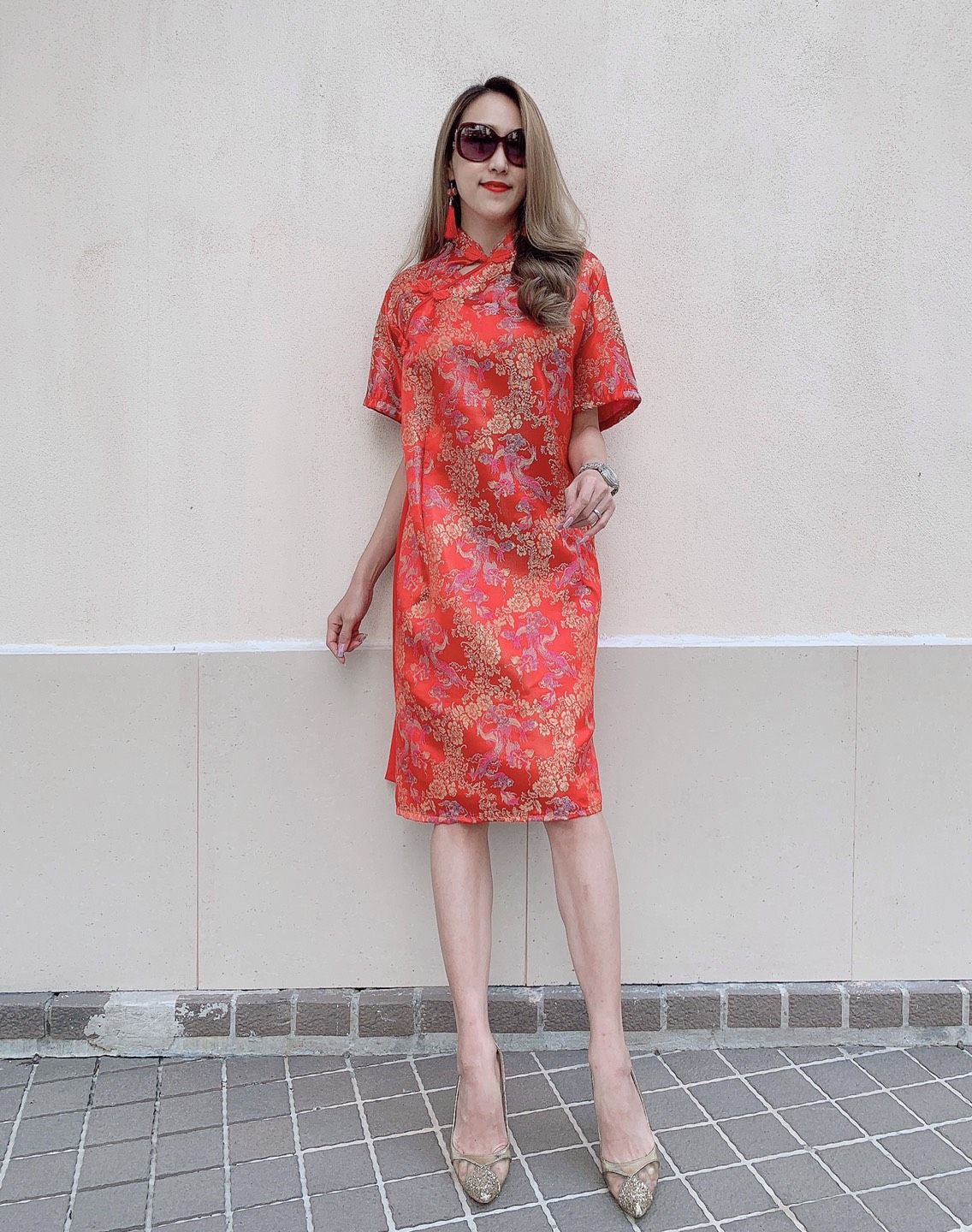 Sale+++# TA-TA-RA 14120 เดรสกี่เพ้า ด้านหน้าผ้าSilk Saltin ทอลายมังกรลายมงคล ตัดลายสวยหรูสีทอง ด้านหลังผ้าพื้น คอจีน กระดุมจีน มีซิปหลังค่ะ ใส่สวย รวย ปังคร้า SIZE : FREESIZE • อก44" • เอว42" • สะโพก46" • วงแขน22" • แขนยาว8.5" • ย