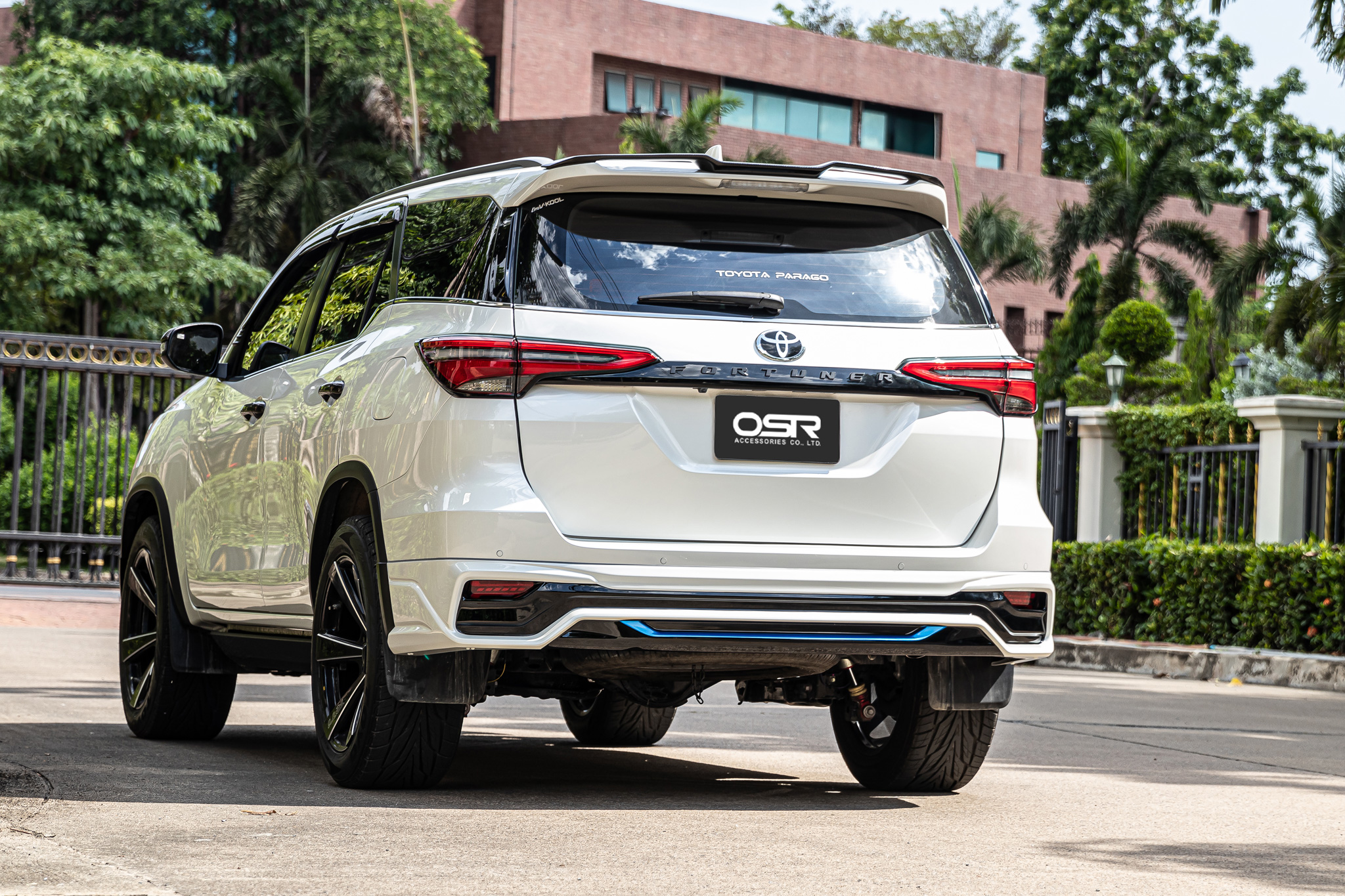 ชุดแต่งรถ-สเกิร์ต-อุปกรณ์แต่งรถ Toyota Fortuner 2020 รุ่นมาตรฐาน (Facelift) ทรง Fair FD-4