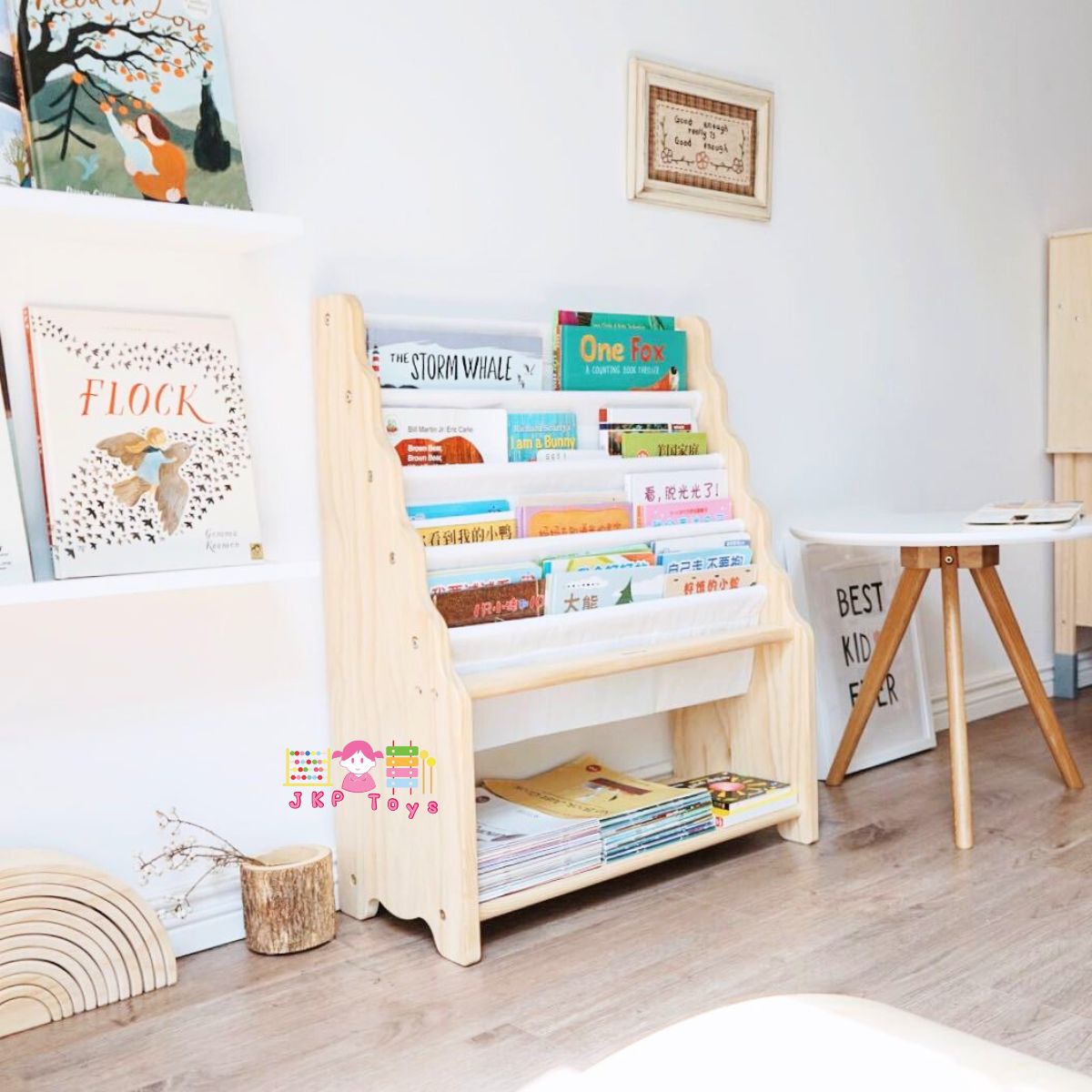Todds & Kids Toys by JKP Toys ชั้นวางหนังสือนิทานแบบตั้งพื้น ชั้นเก็บหนังสือนิทานไม้สนแบบตั้งพื้น Kienvy ชั้นหนังสือ