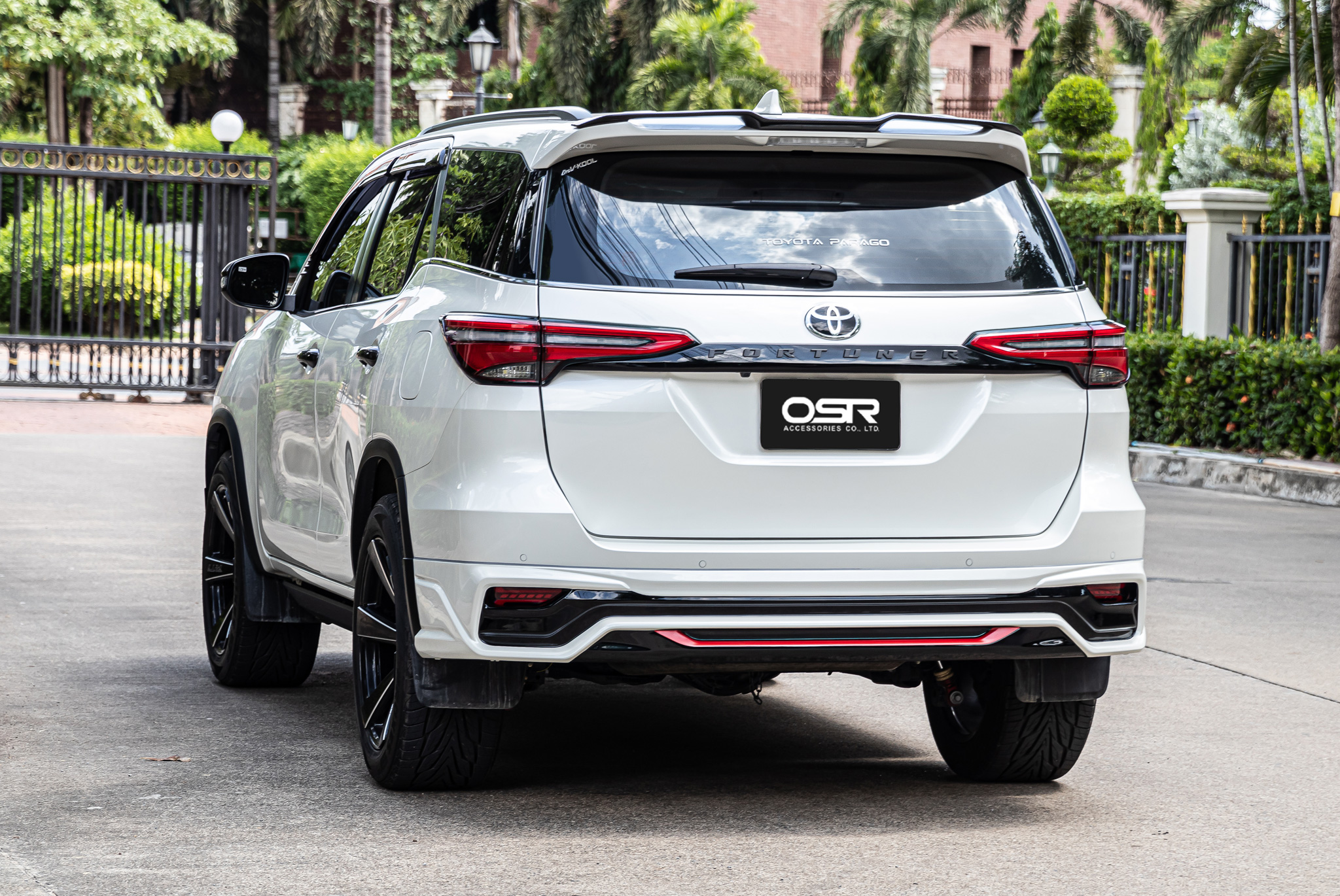 ชุดแต่งรถ-สเกิร์ต-อุปกรณ์แต่งรถ Toyota Fortuner 2020 รุ่นมาตรฐาน (Facelift) ทรง Fair FD-4