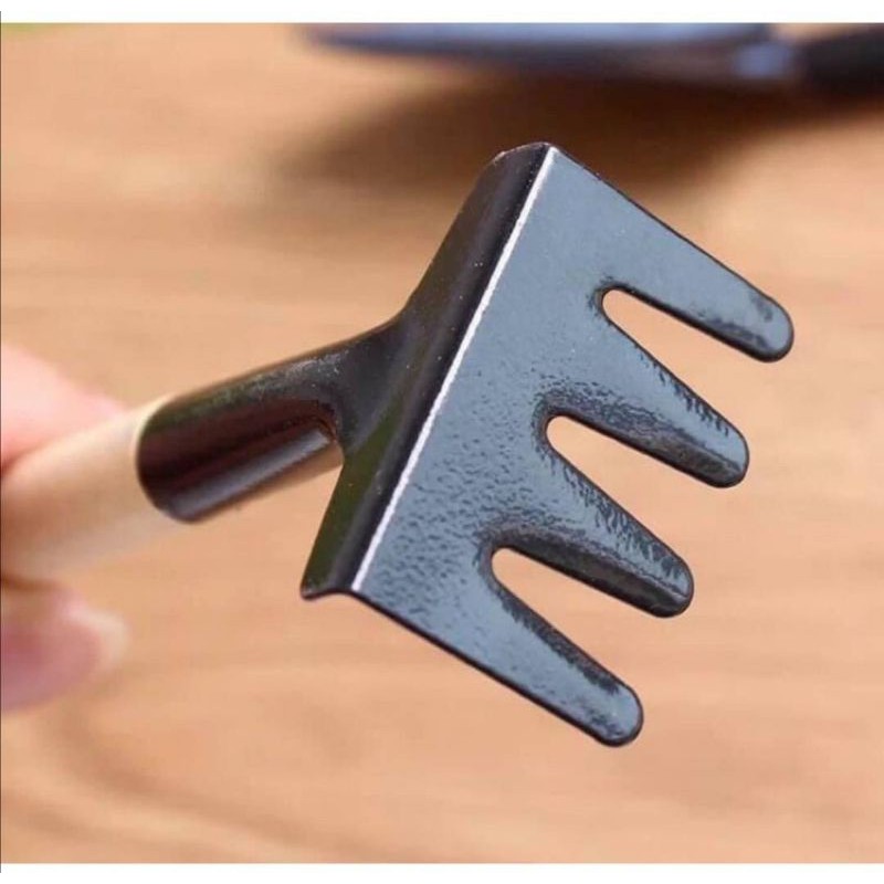 อุปกรณ์ปลูกต้นไม้ชุดพรวนดินขนาดเล็ก 3 ชิ้น (เสียมเรียว เสียมป้าน คราด)